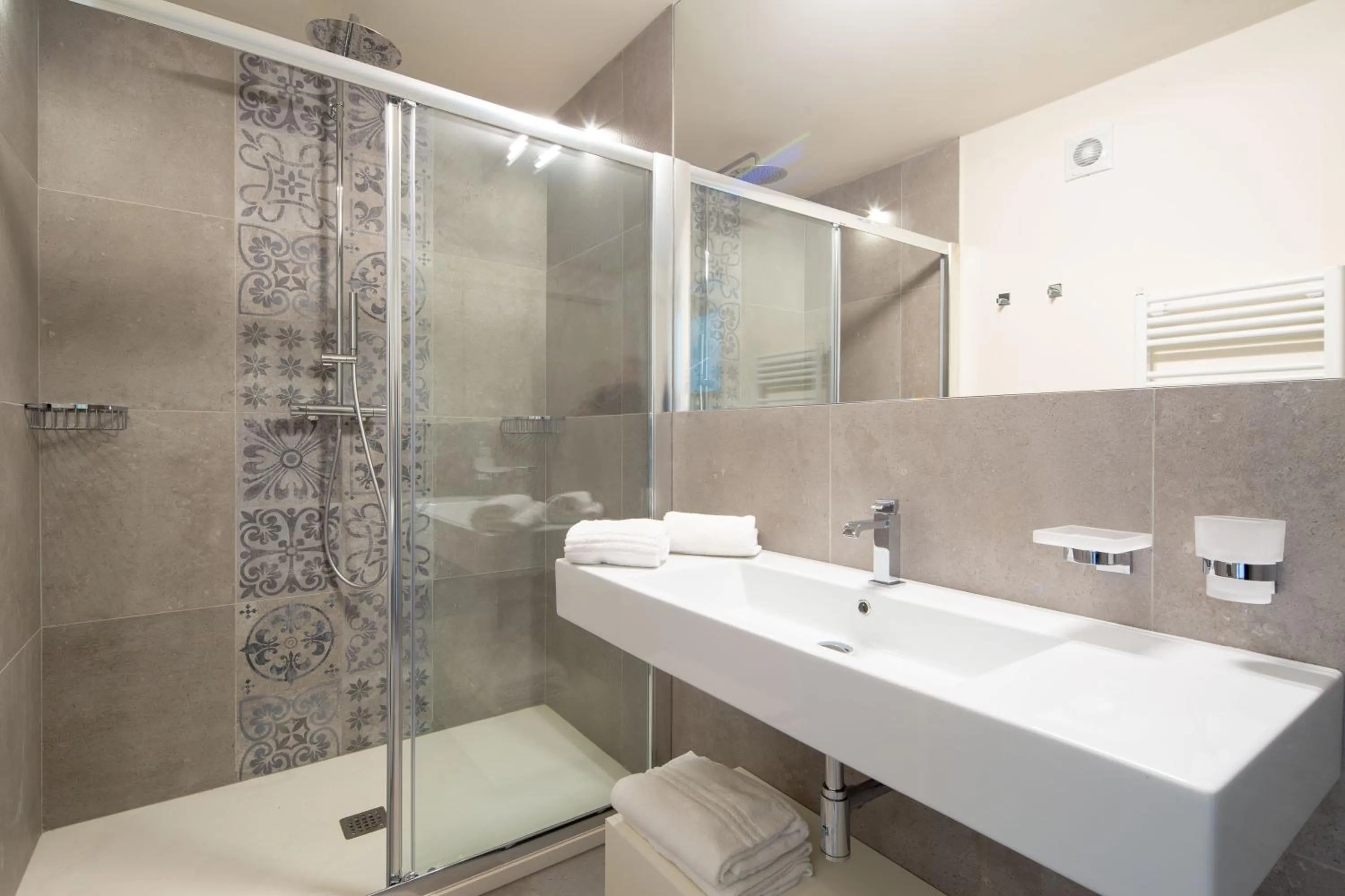 Bathroom in Carapelli Apartments