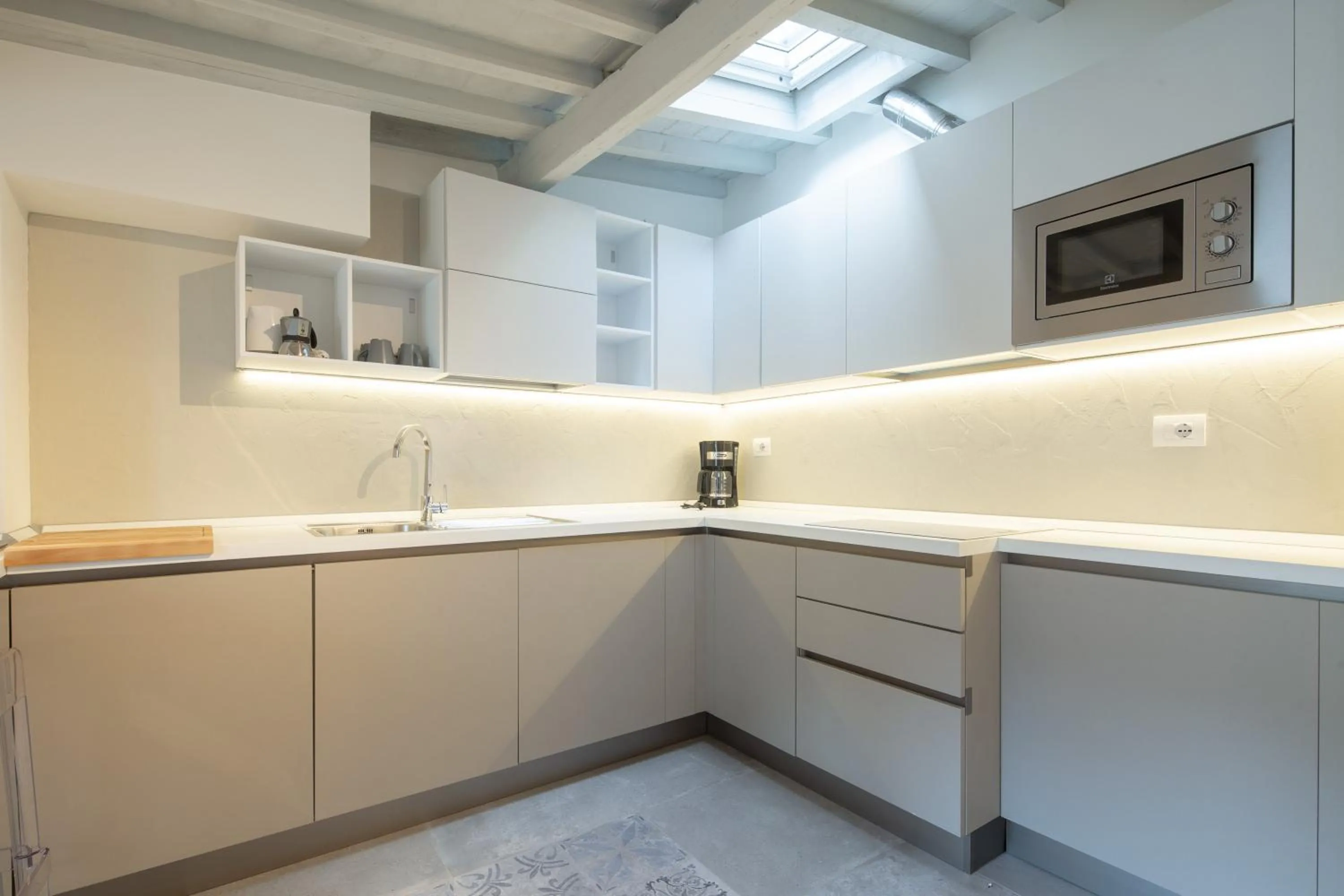 Kitchen or kitchenette in Carapelli Apartments