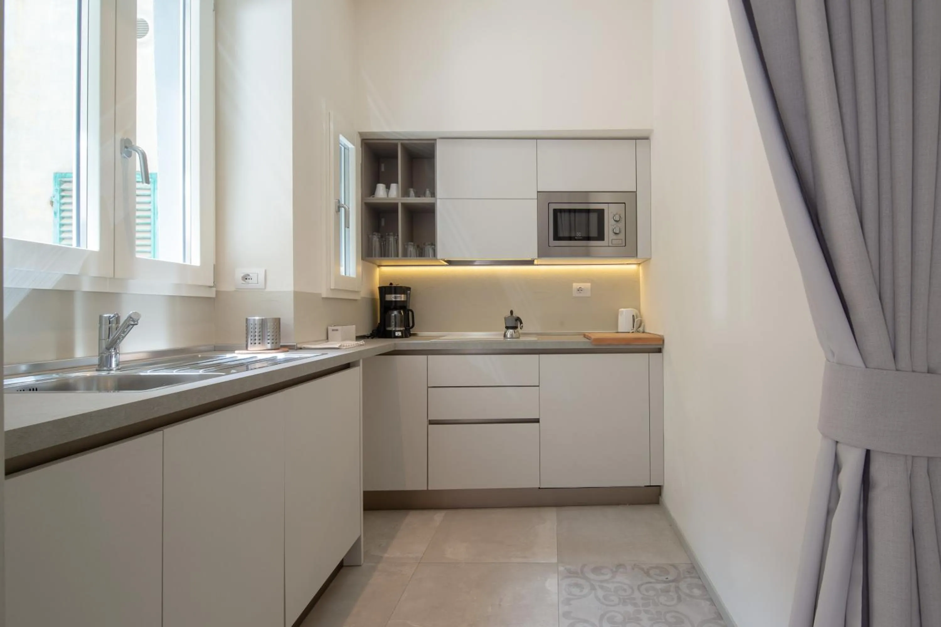 Kitchen or kitchenette in Carapelli Apartments