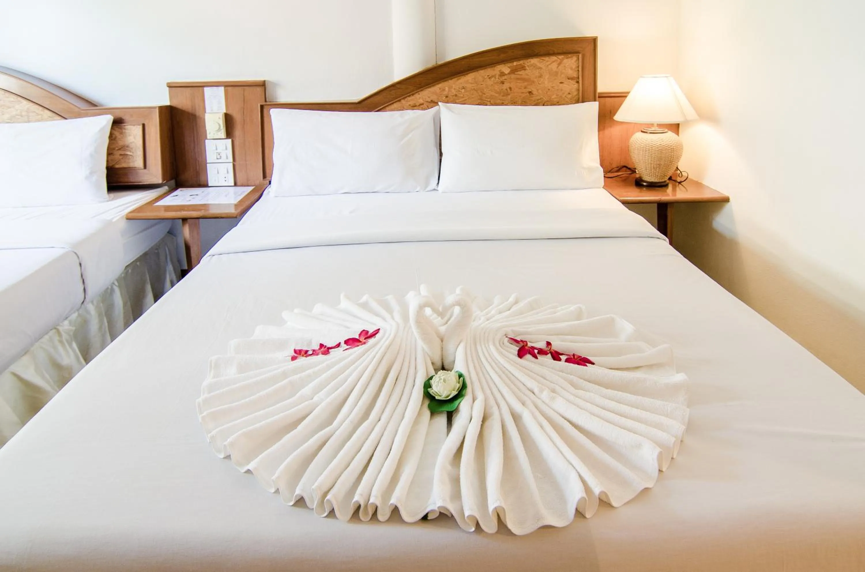 Bed in Sea Garden Resort & Spa, Haadrin