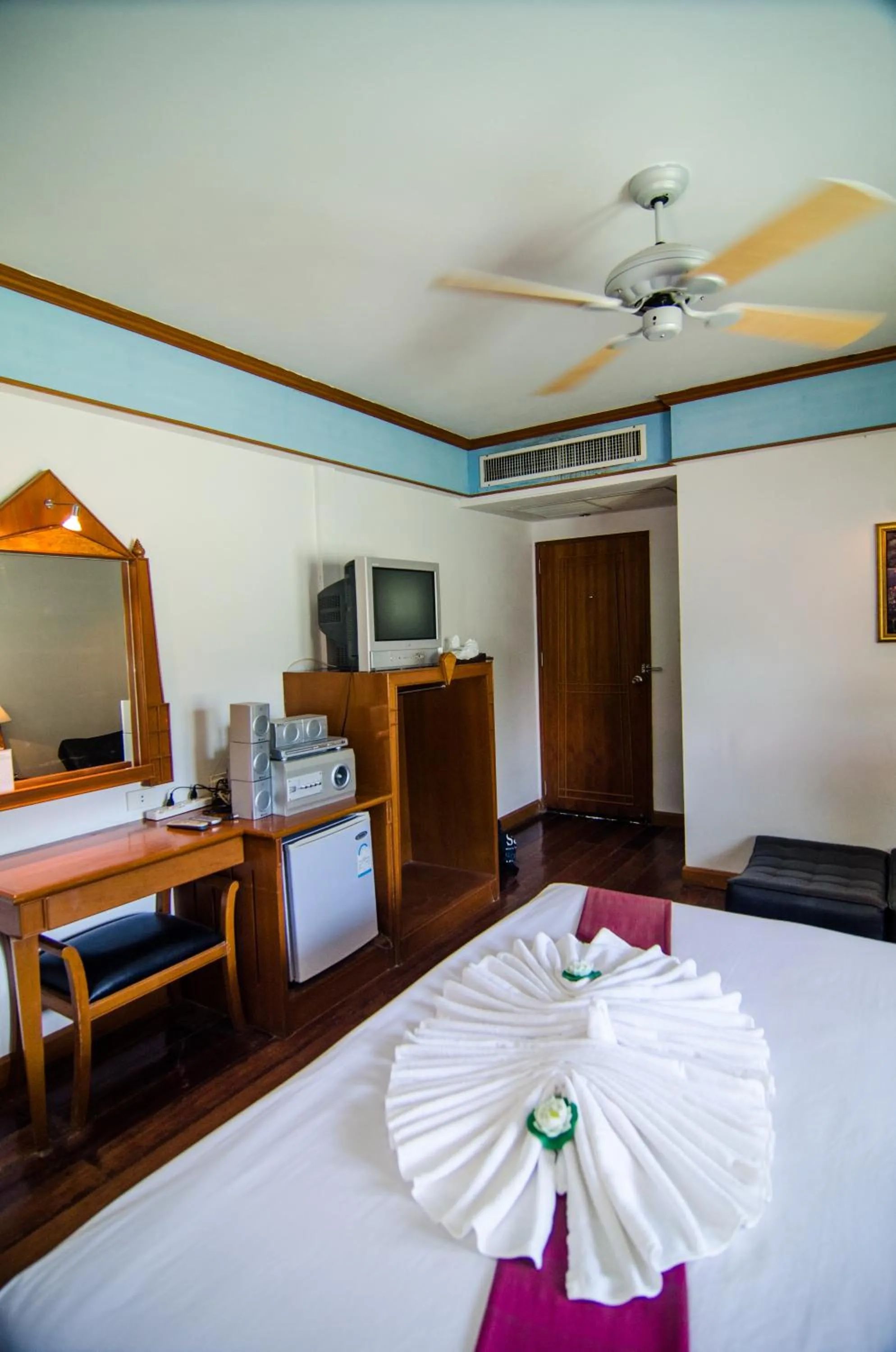 Photo of the whole room, Bed in Sea Garden Resort & Spa, Haadrin