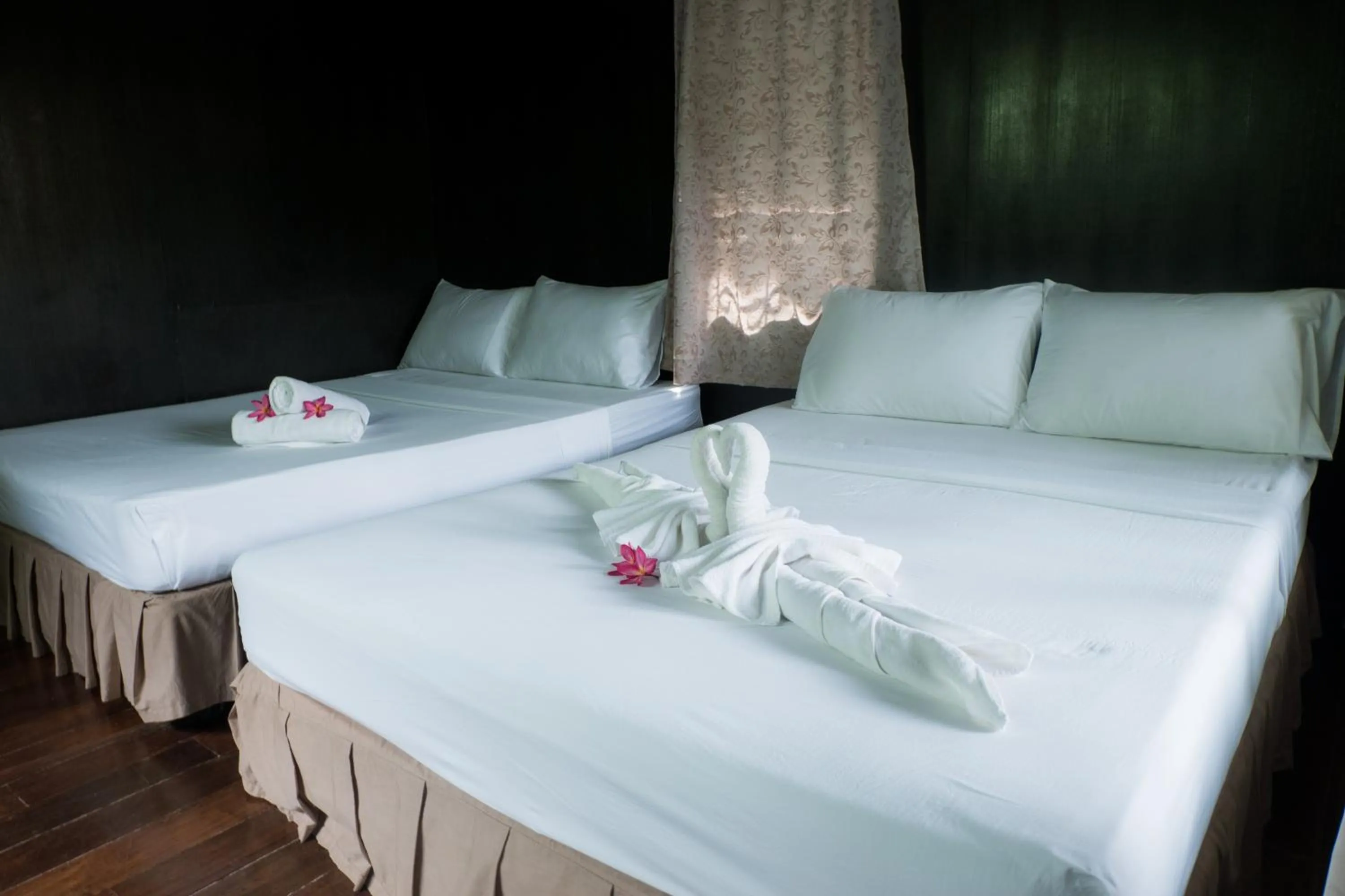 Bed in Sea Garden Resort & Spa, Haadrin