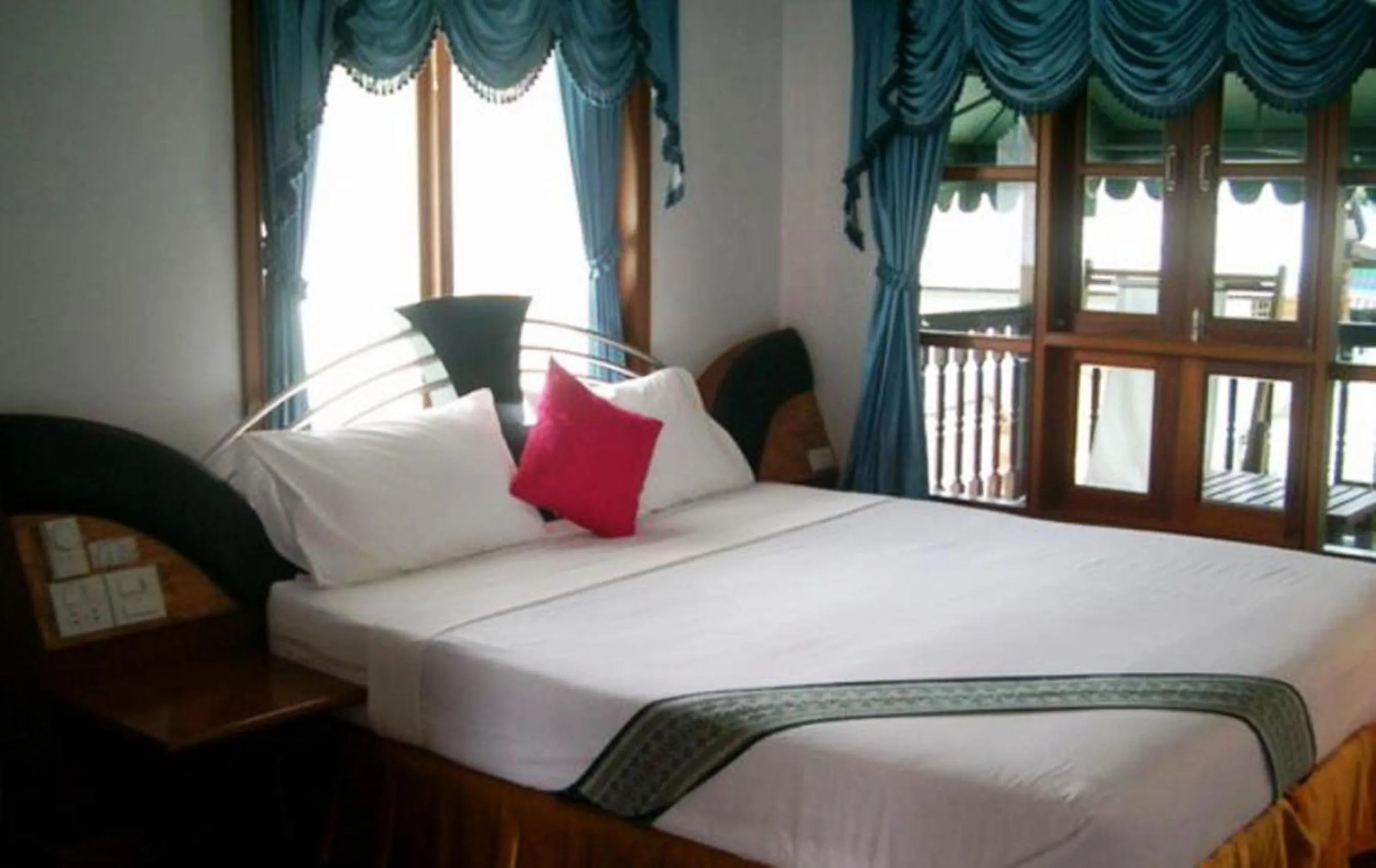 Bed in Sea Garden Resort & Spa, Haadrin