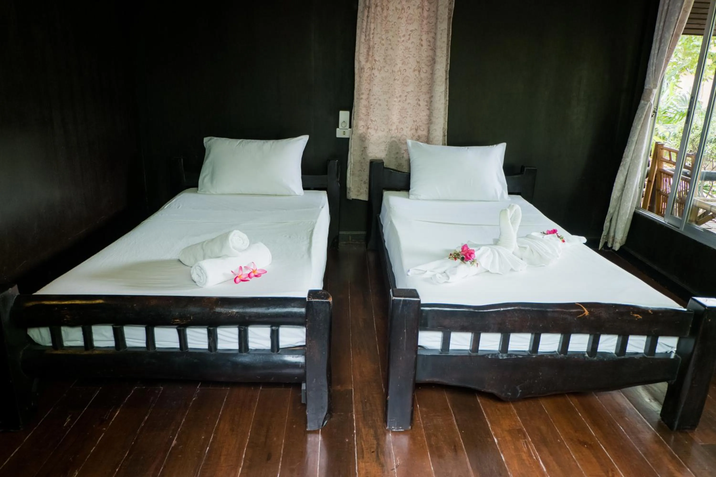 Bed in Sea Garden Resort & Spa, Haadrin