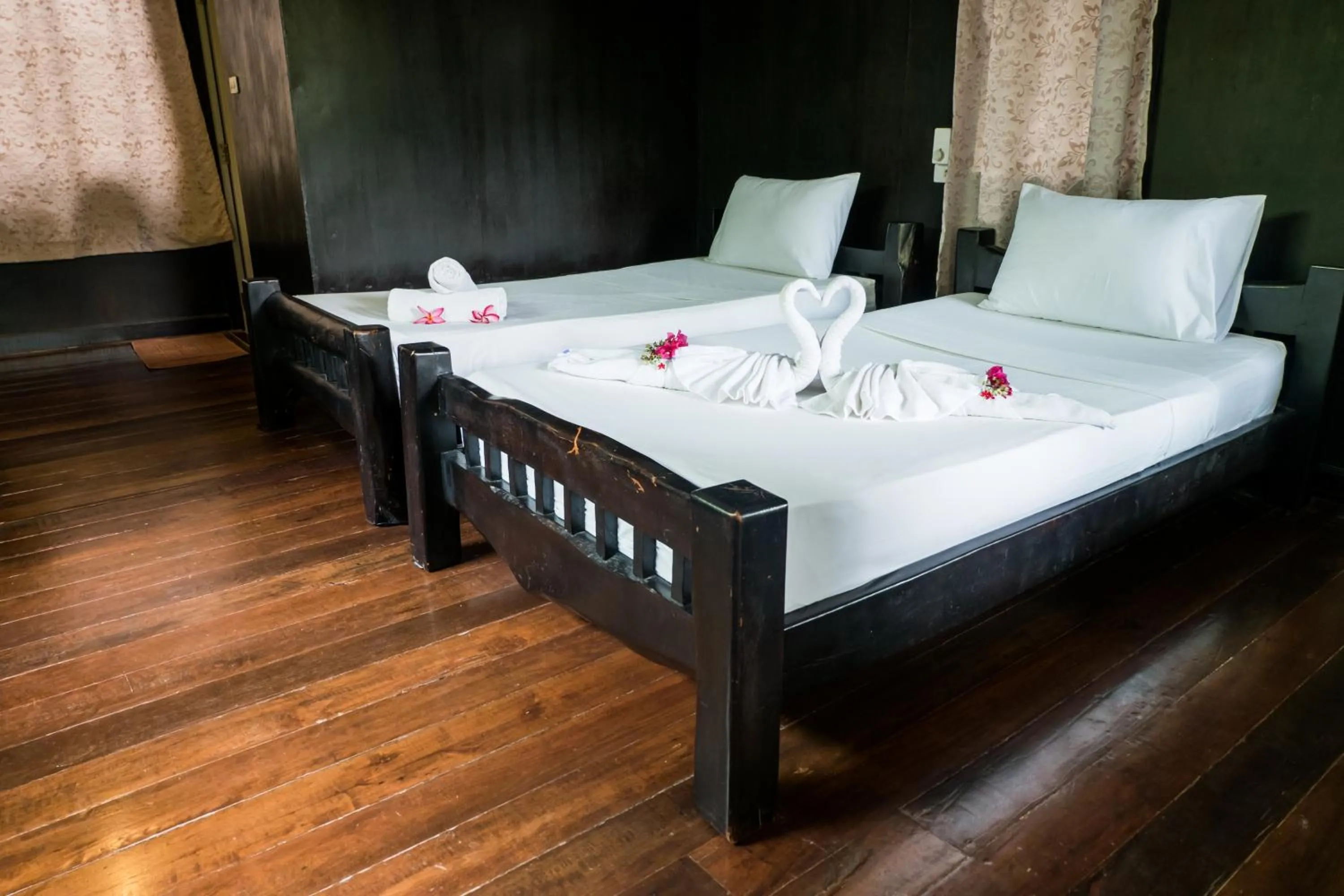 Bed in Sea Garden Resort & Spa, Haadrin