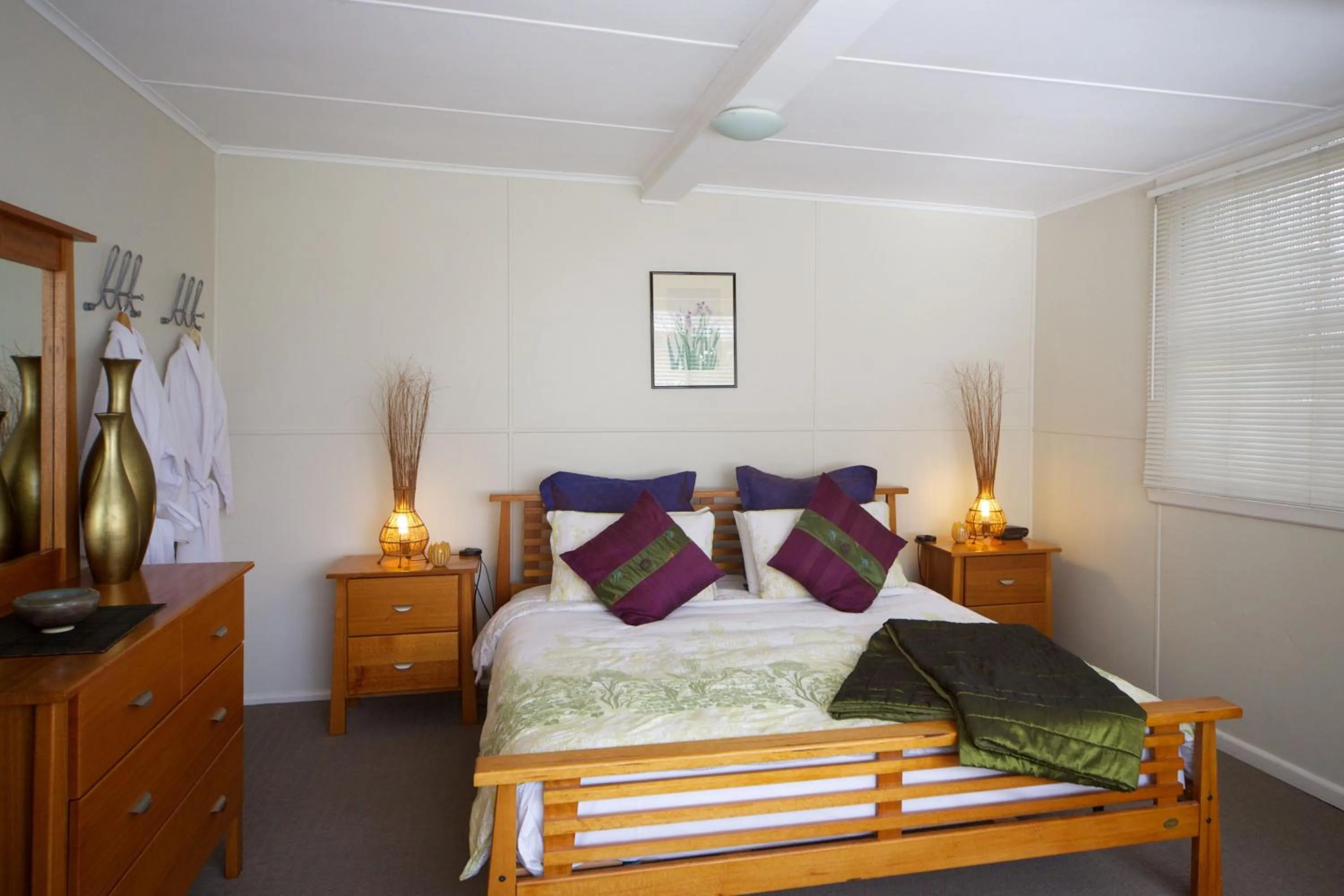 Bedroom, Bed in Healesville Apartments
