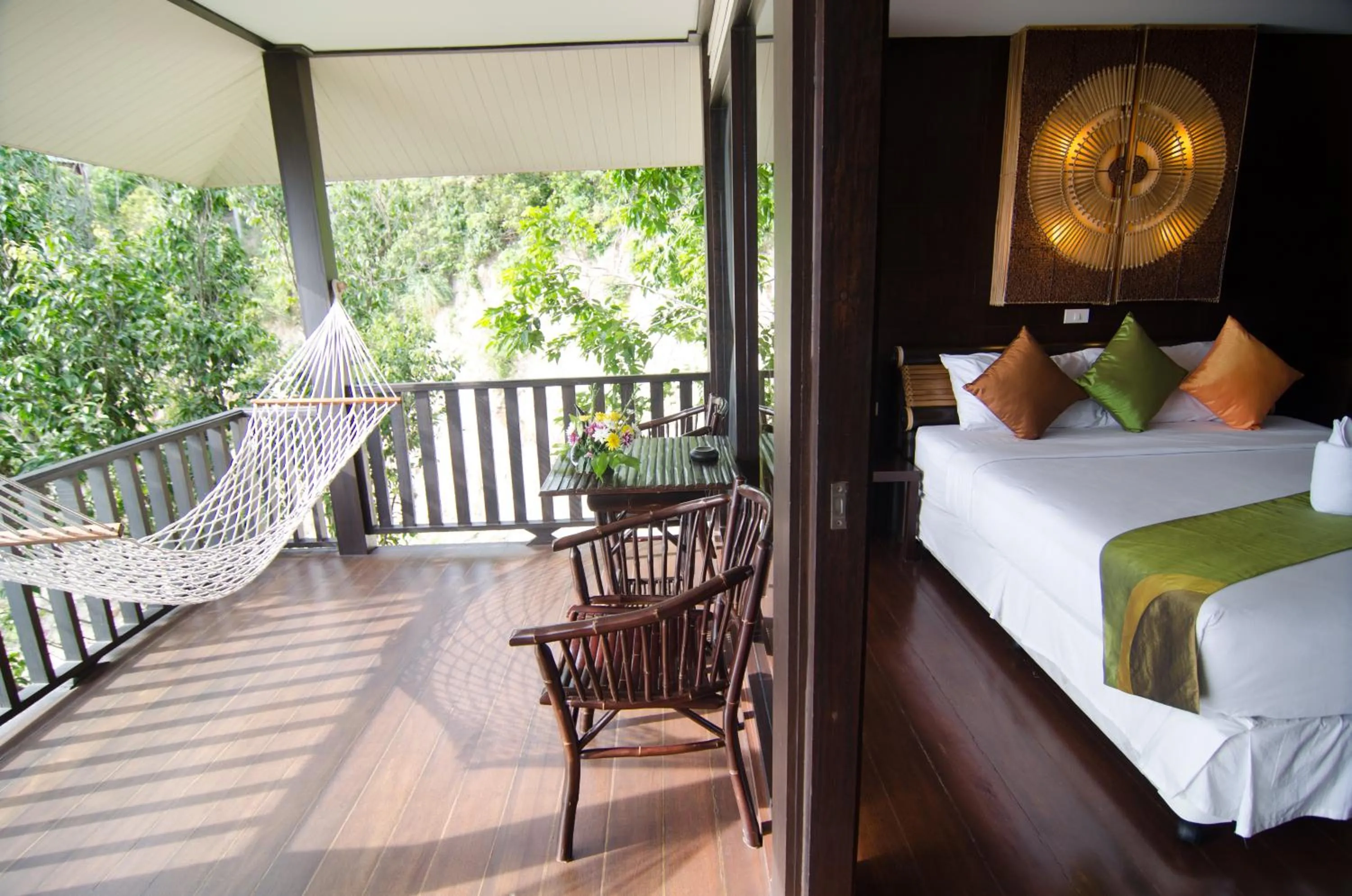 Balcony/Terrace, Bed in Sea Garden Resort Haad Chao Phao