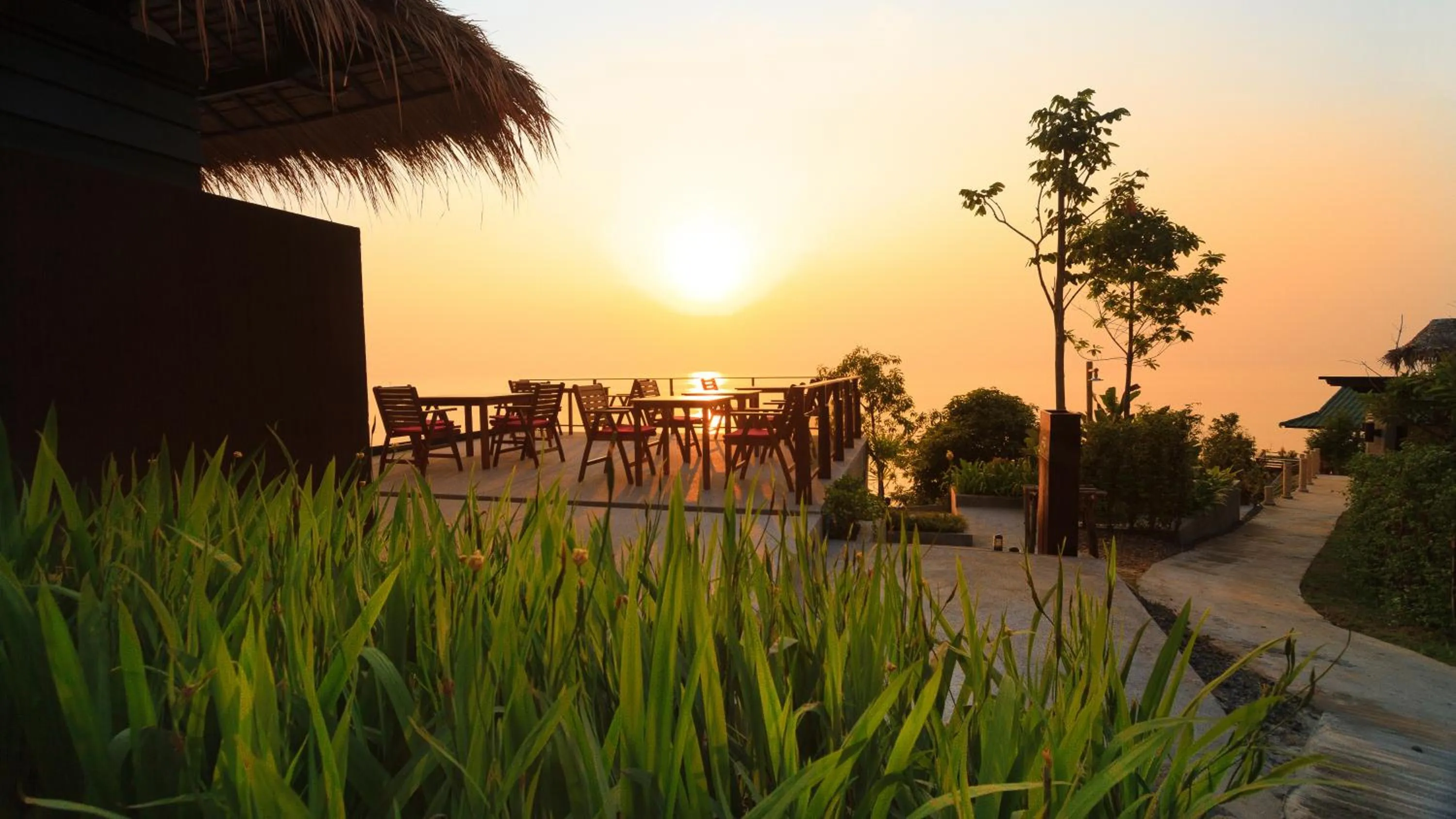 Restaurant/places to eat in Sea Garden Resort Haad Chao Phao