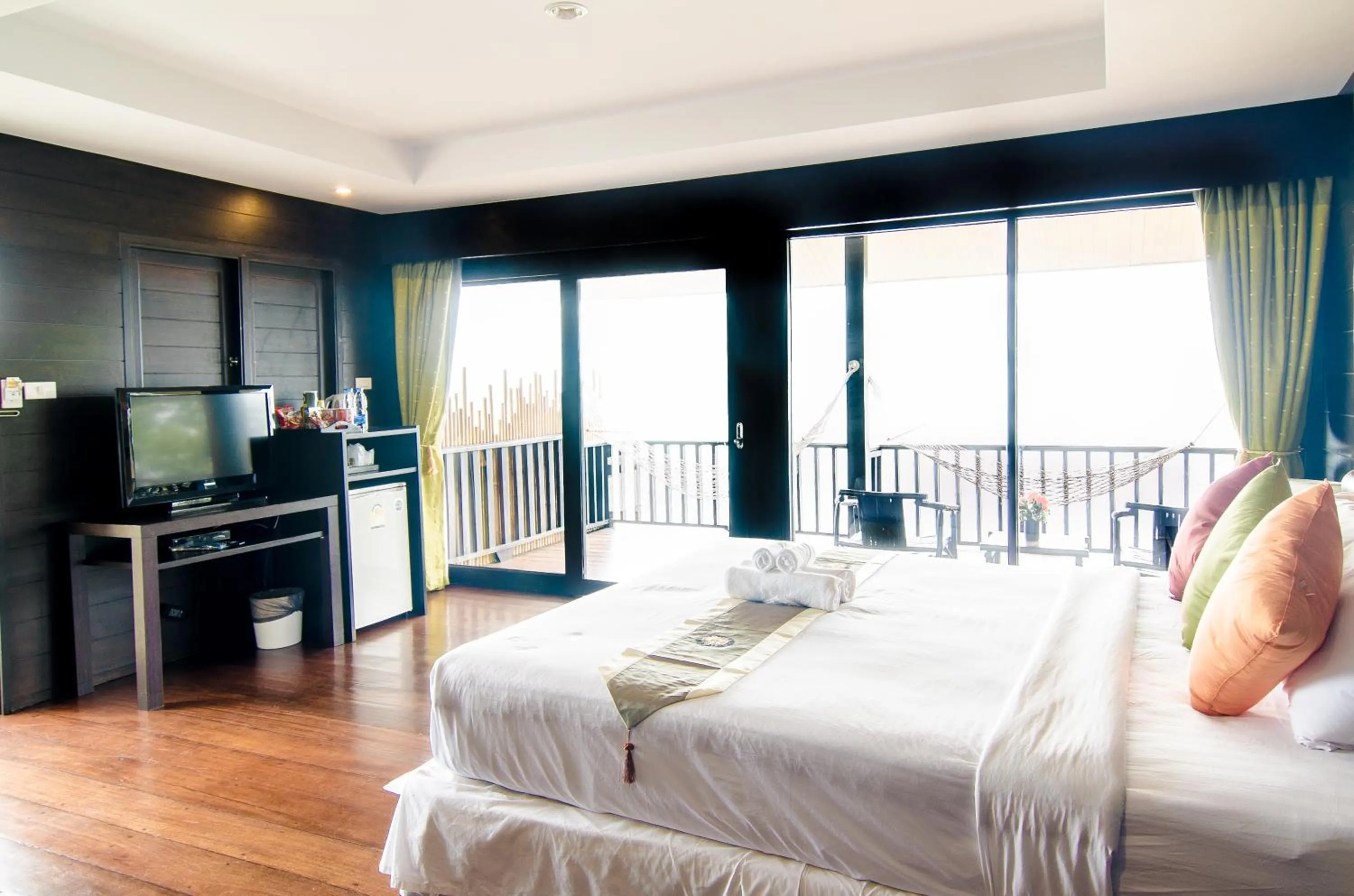 Bed in Sea Garden Resort Haad Chao Phao
