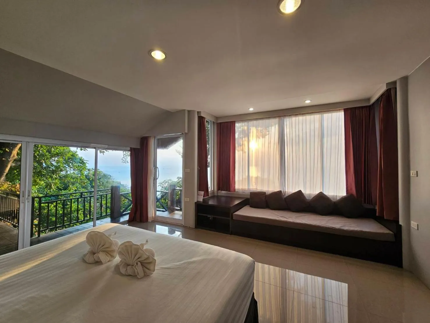 Bed in Sea Garden Resort Haad Chao Phao