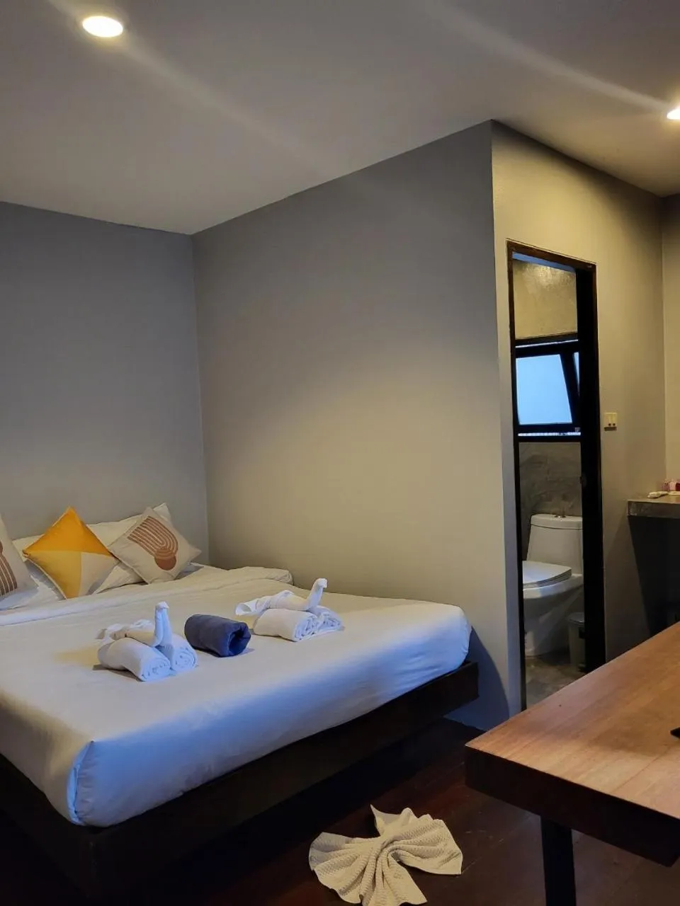 Bed in Sea Garden Resort Haad Chao Phao