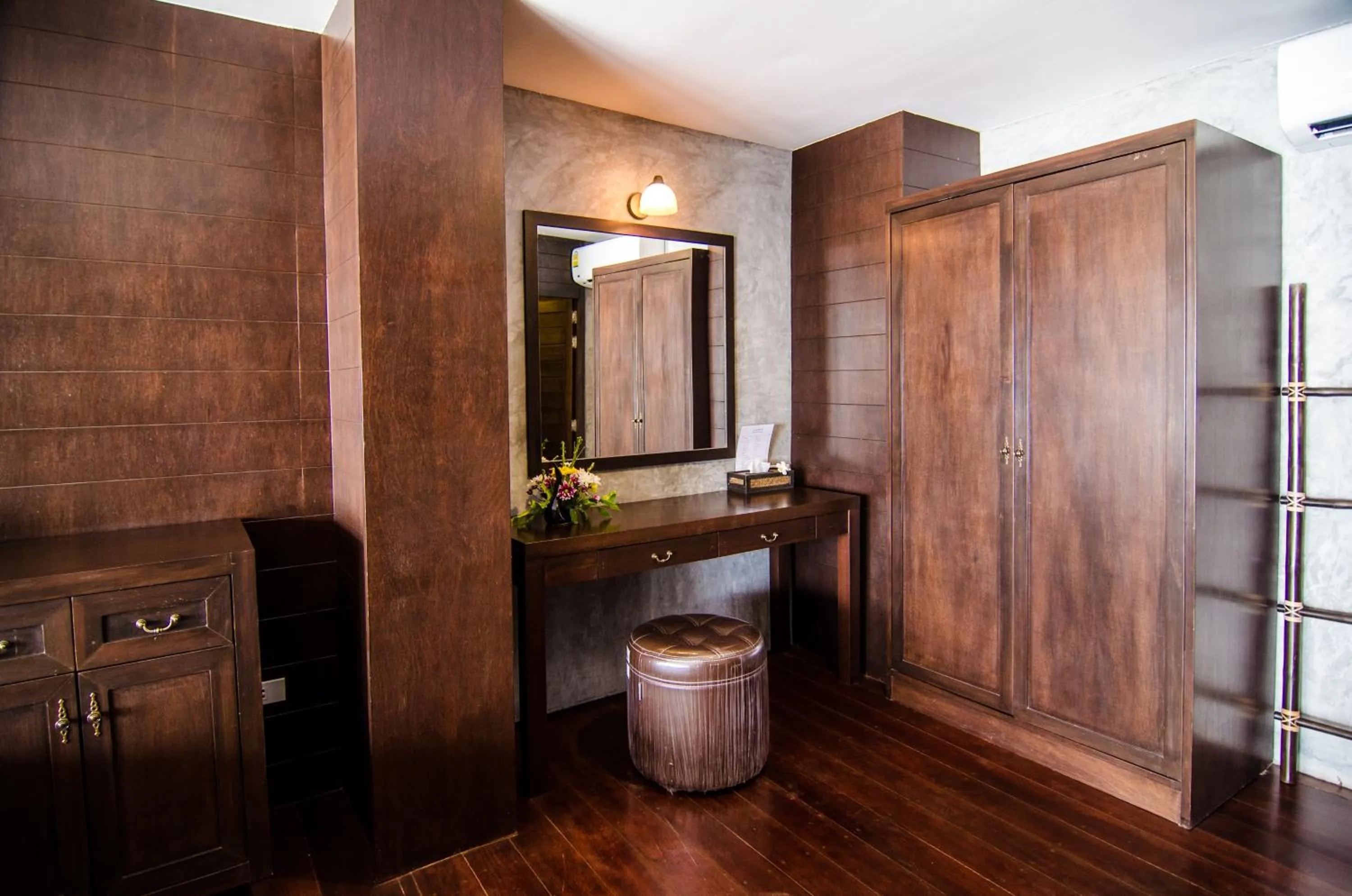 Seating area in Sea Garden Resort Haad Chao Phao