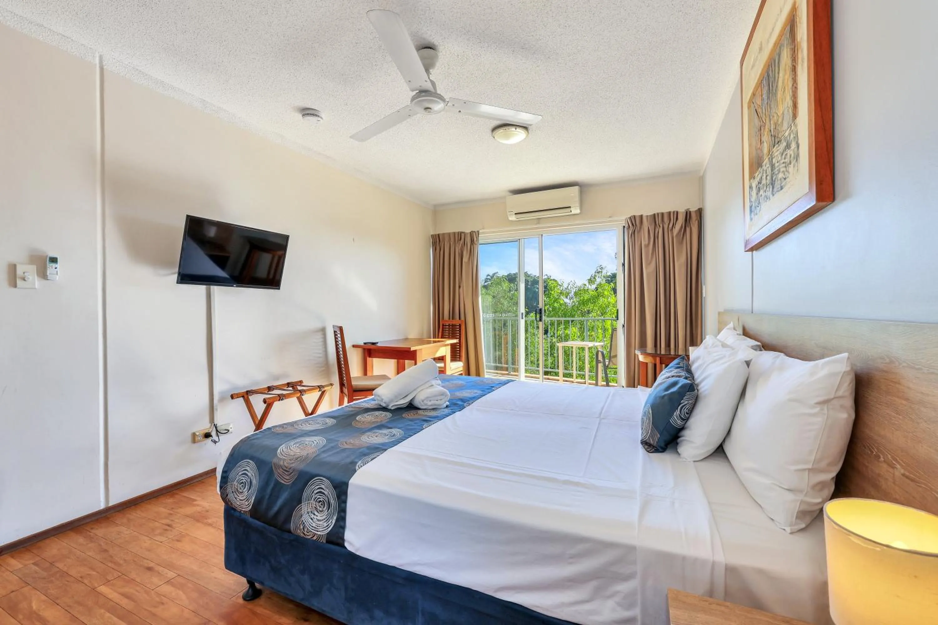 Bedroom, Bed in Cullen Bay Resorts