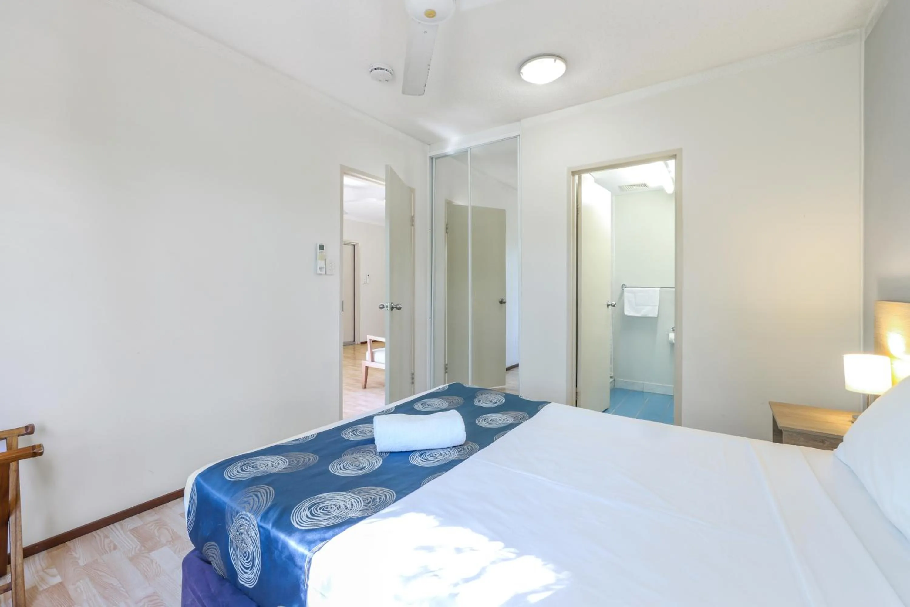 Bedroom, Bed in Cullen Bay Resorts