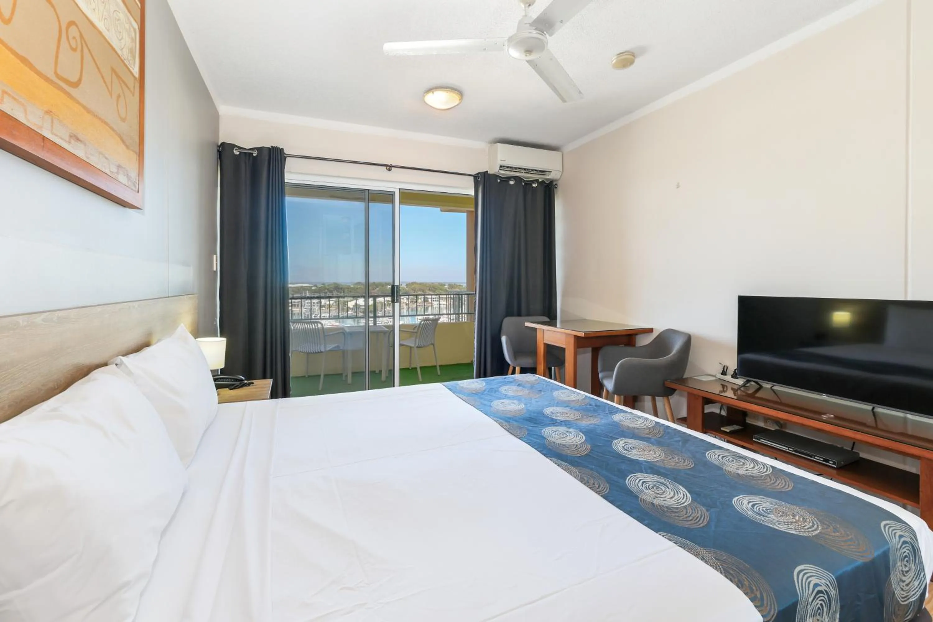 View (from property/room), Bed in Cullen Bay Resorts