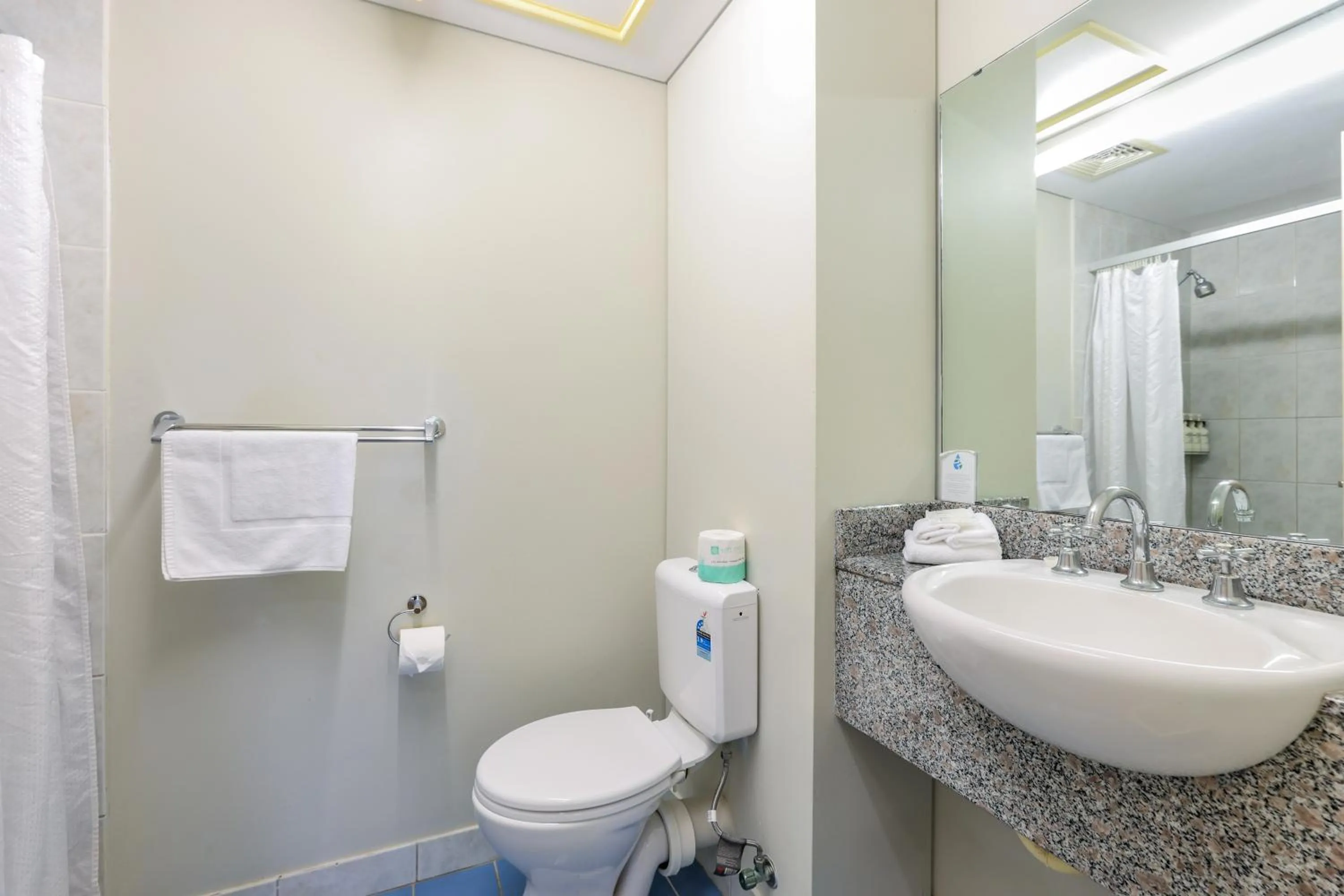 Bathroom in Cullen Bay Resorts