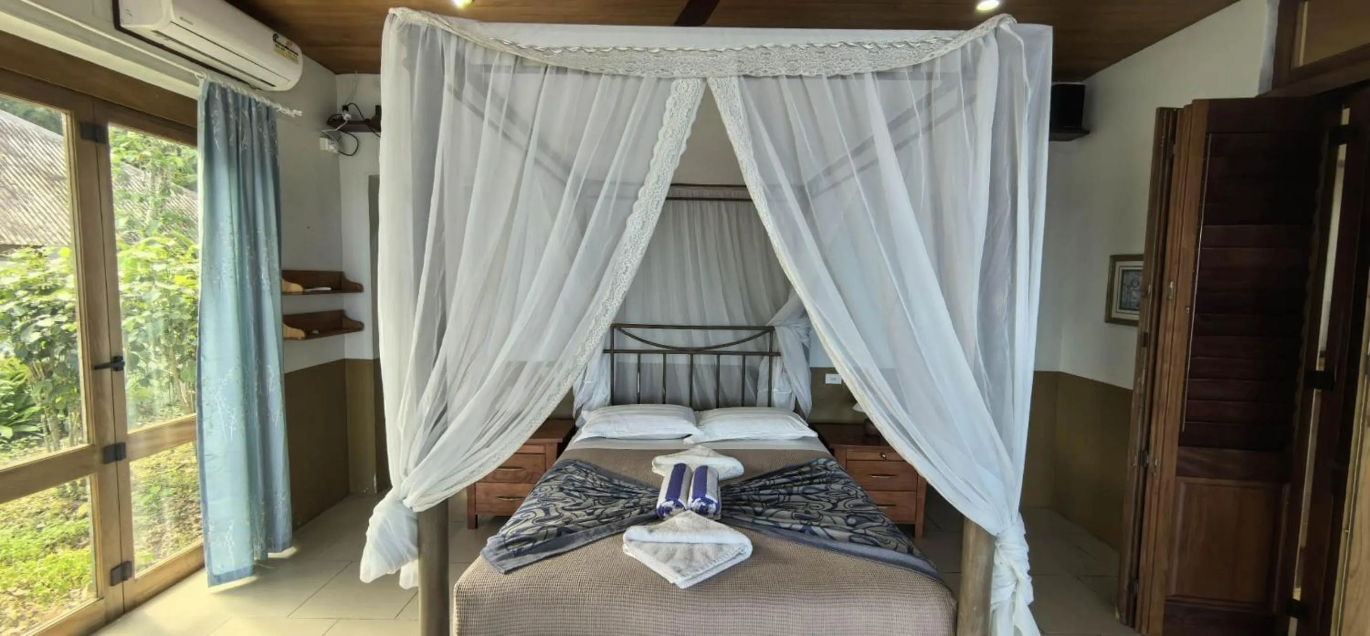 Bedroom, Bed in Hideaway Island Resort