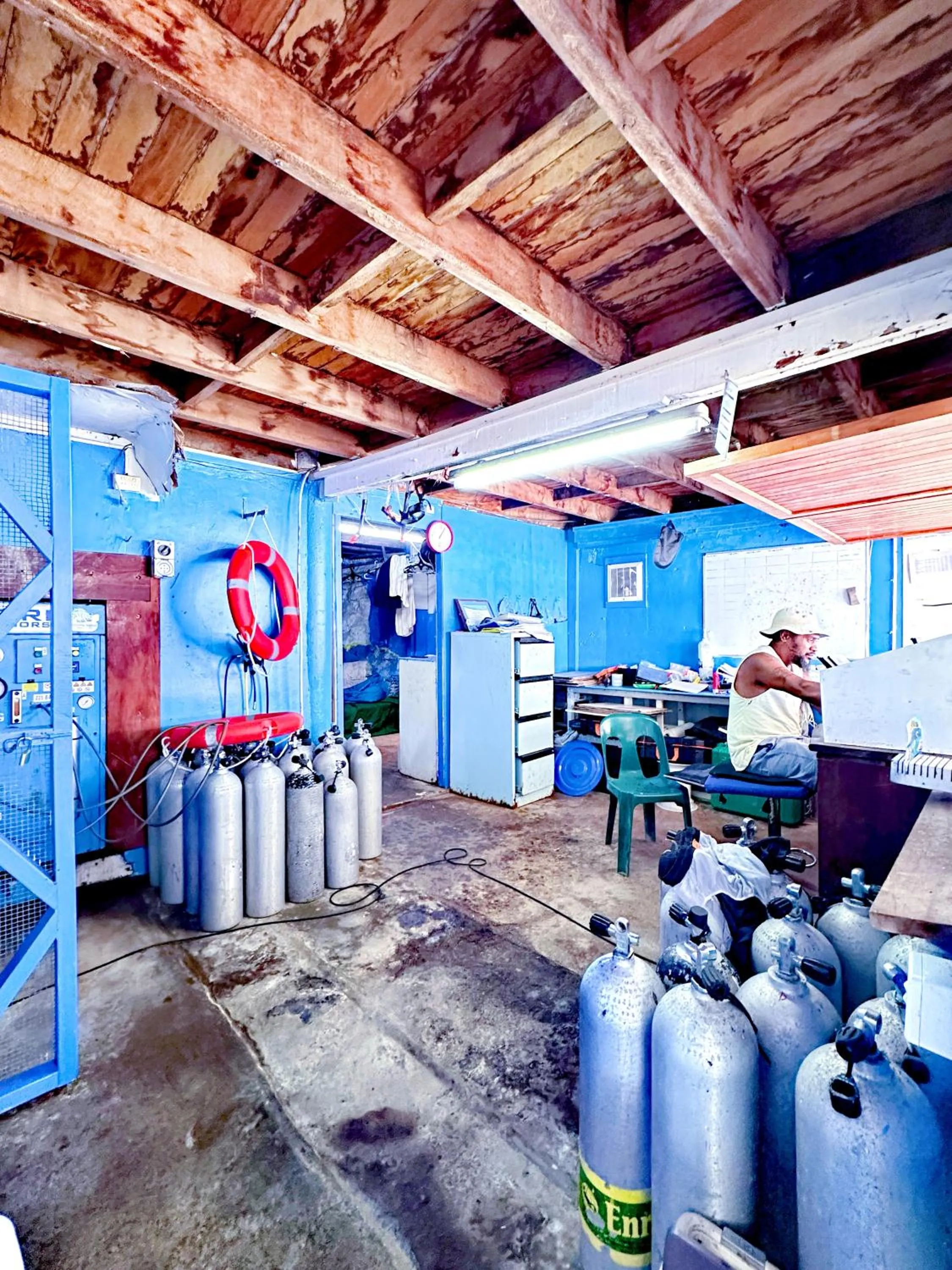 Diving in Hideaway Island Resort