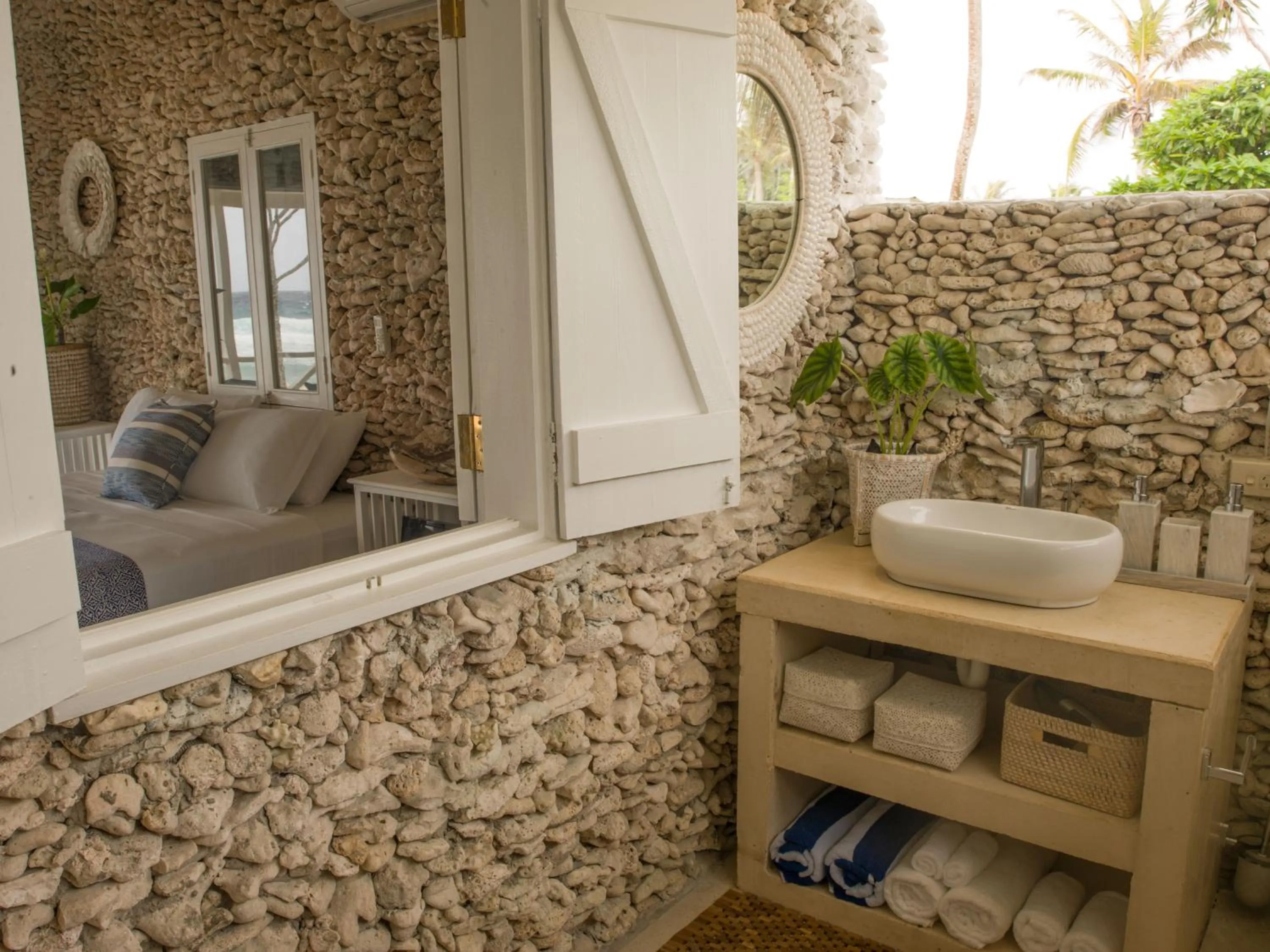 Bathroom in Tamanu on the Beach