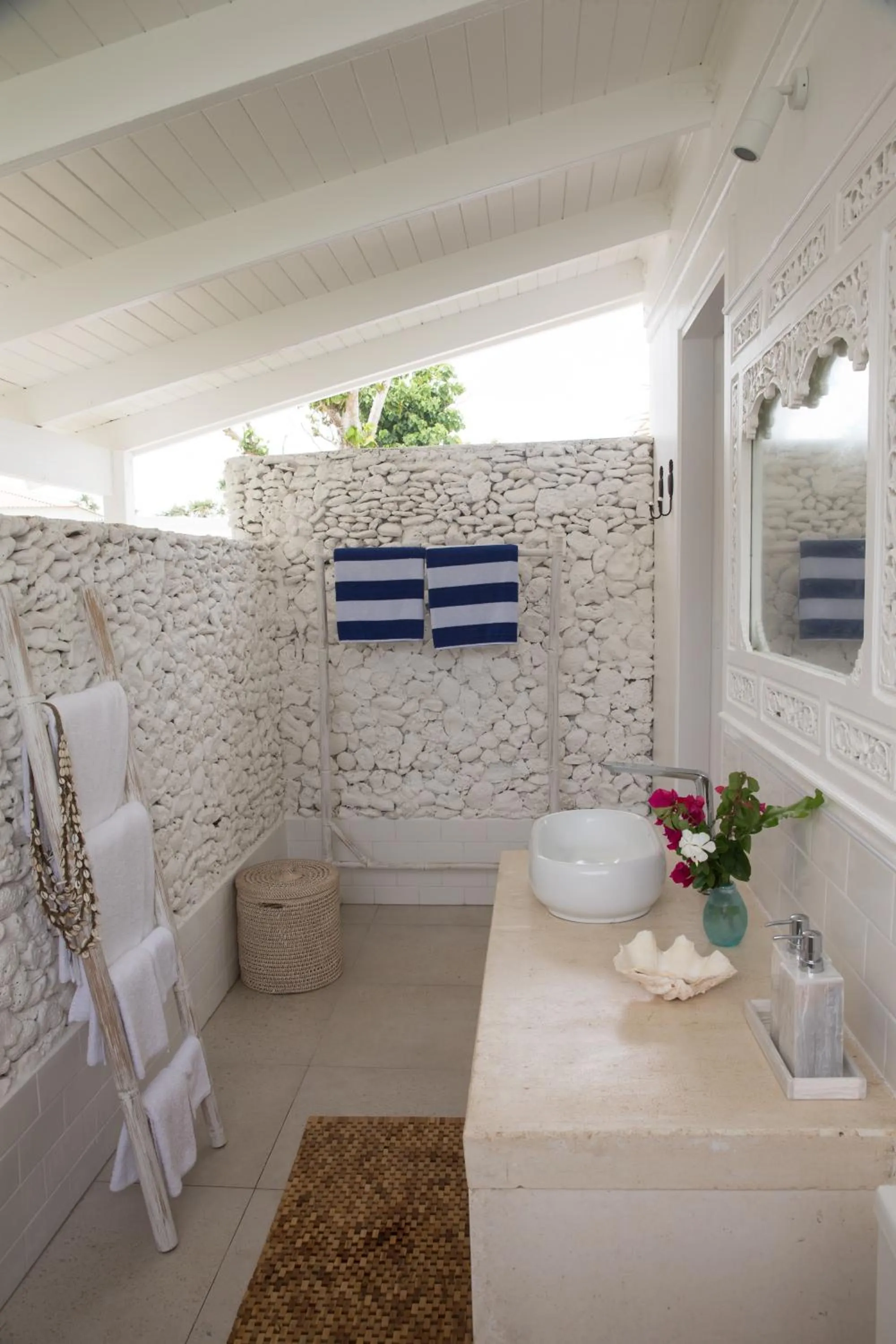 Bathroom in Tamanu on the Beach