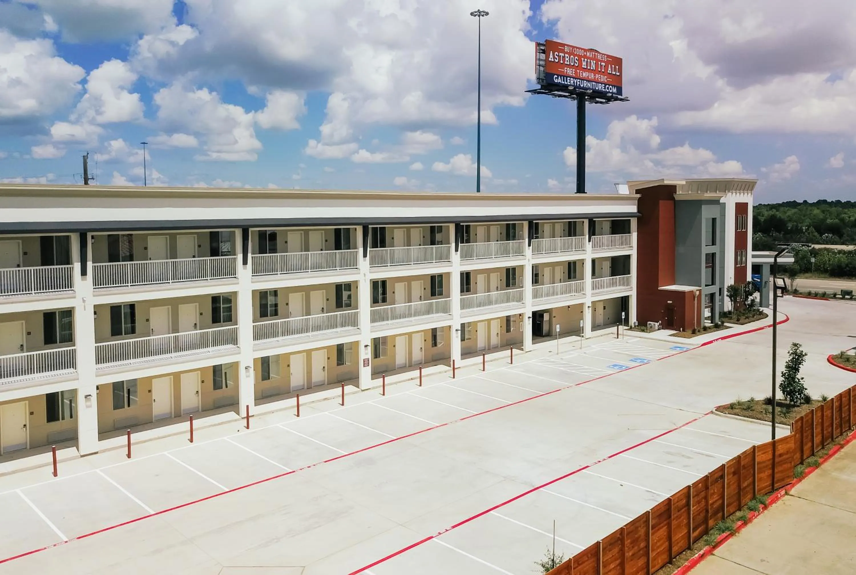 Property building in Palacio Royale Inn Boutique Katy