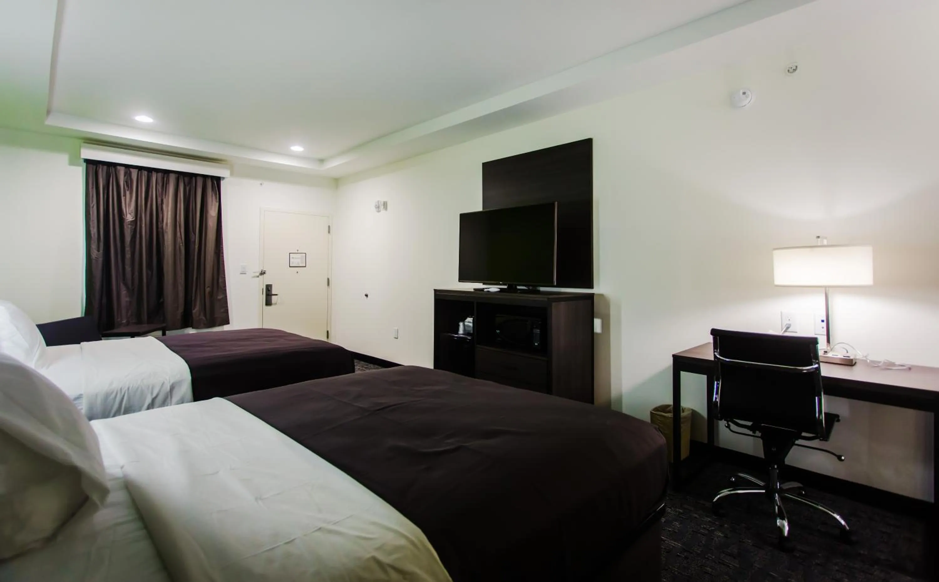 Photo of the whole room, Bed in Palacio Royale Inn Boutique Katy