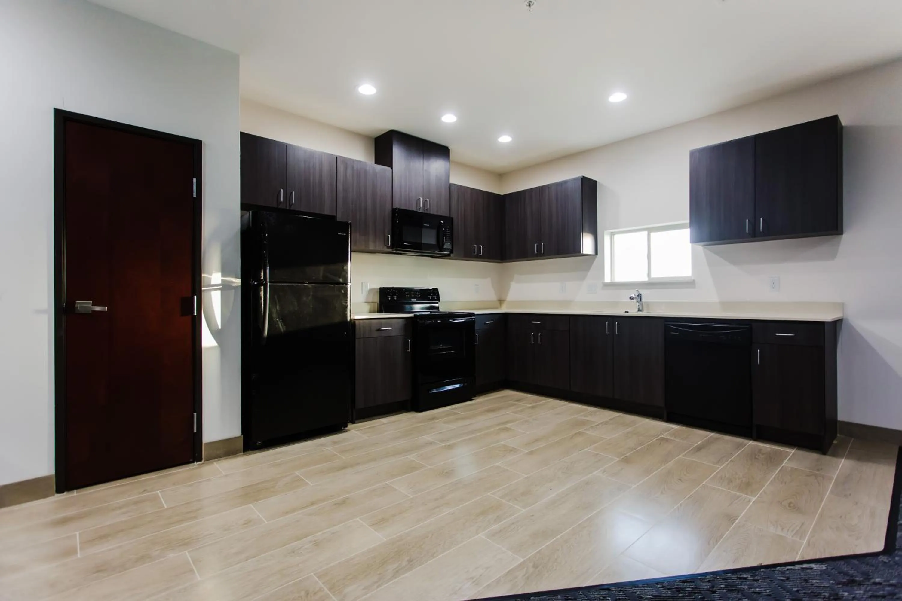 Communal kitchen in Palacio Royale Inn Boutique Katy