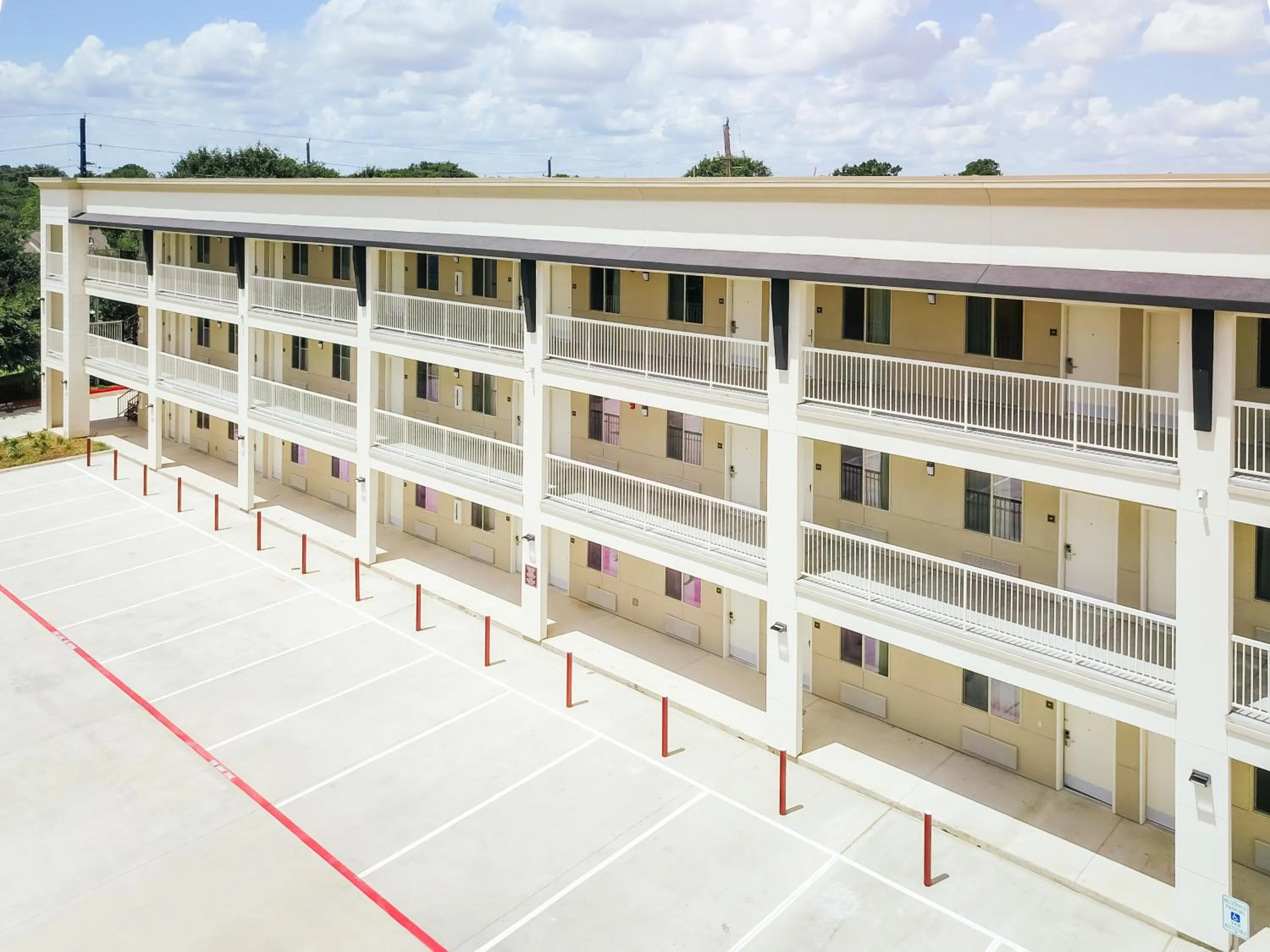 Property building in Palacio Royale Inn Boutique Katy