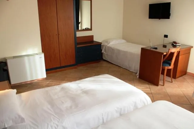 Photo of the whole room, Bed in DOMUS Grand Hotel