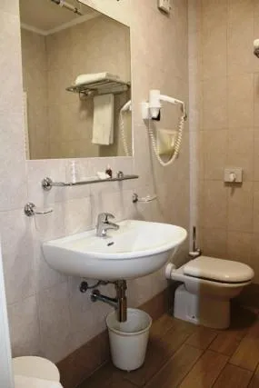 Toilet in DOMUS Grand Hotel