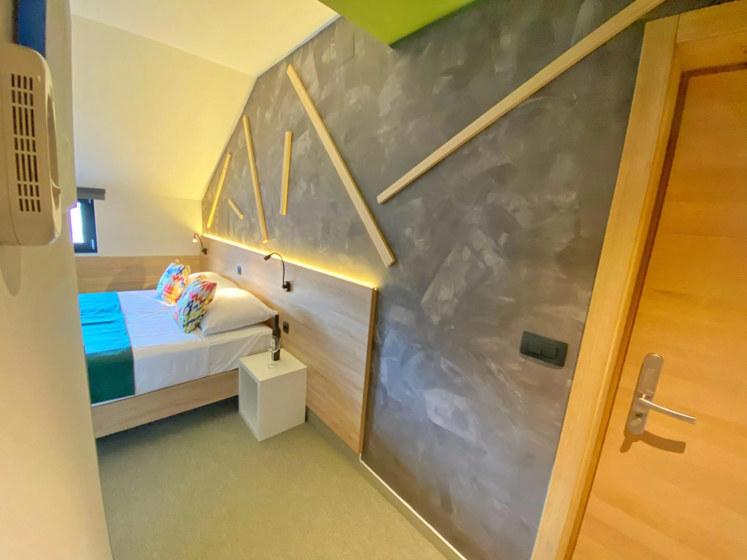 Bedroom, Bed in 16 Lakes Hotel