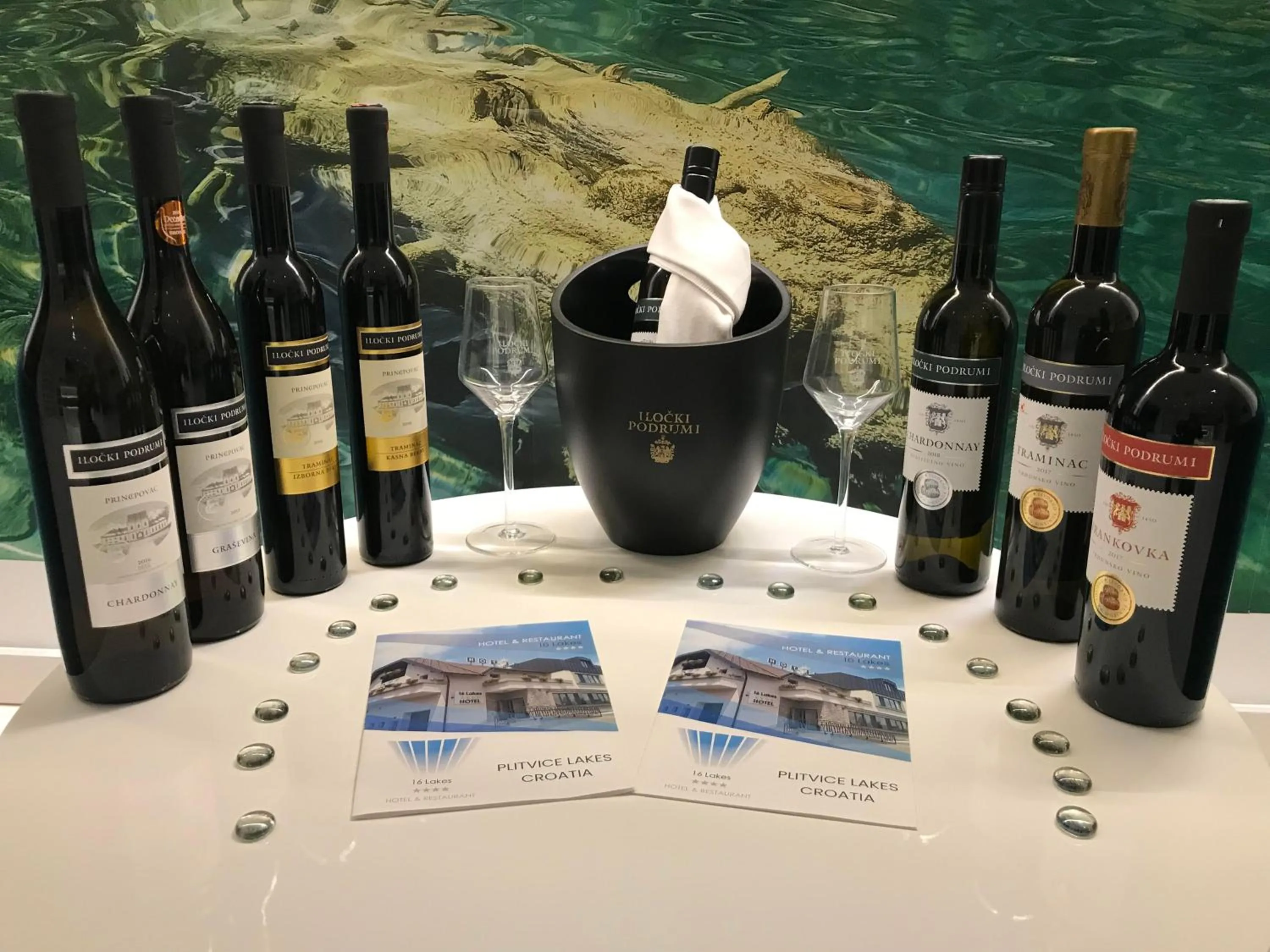 Drinks in 16 Lakes Hotel