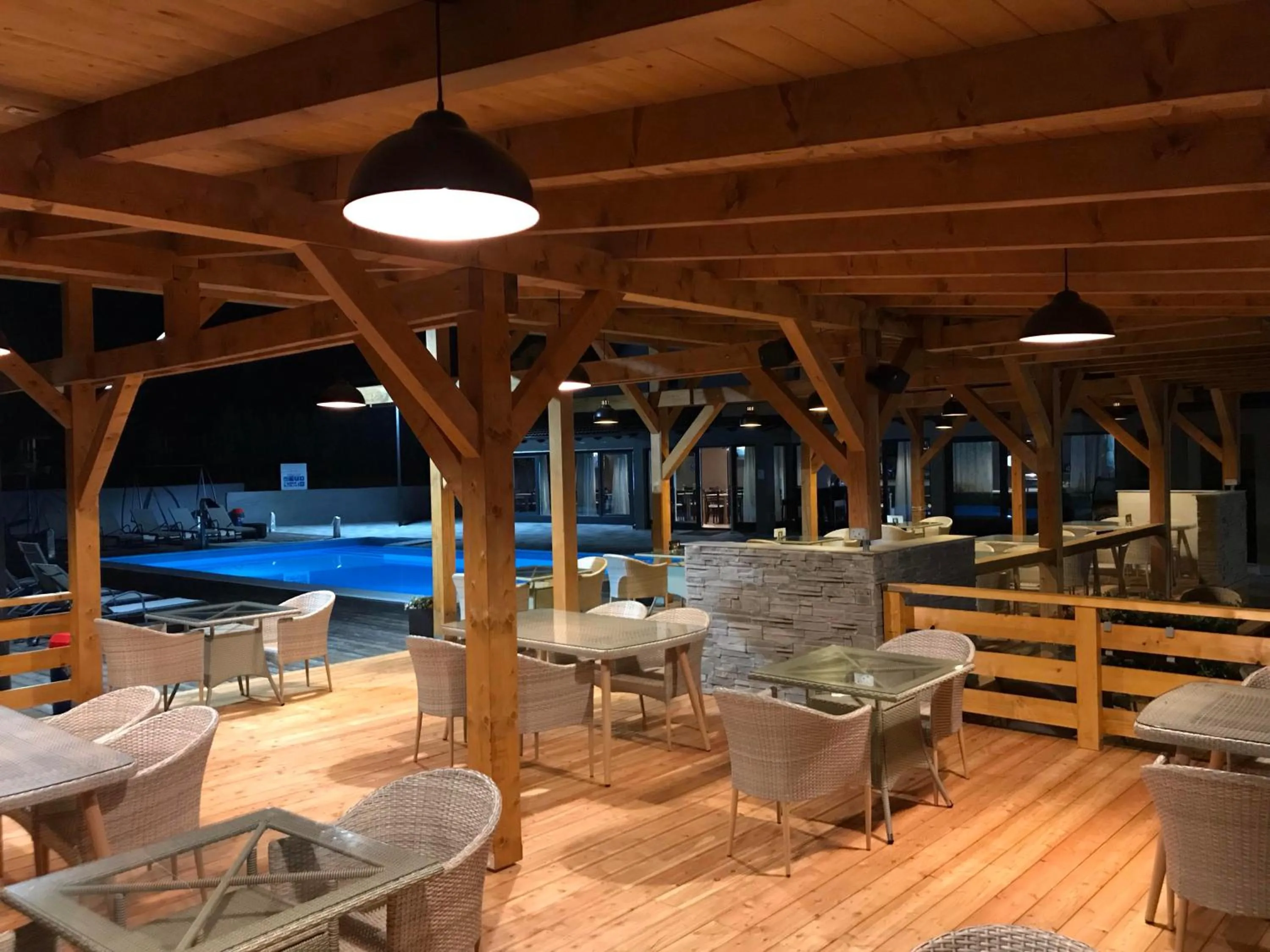 Lounge or bar in 16 Lakes Hotel