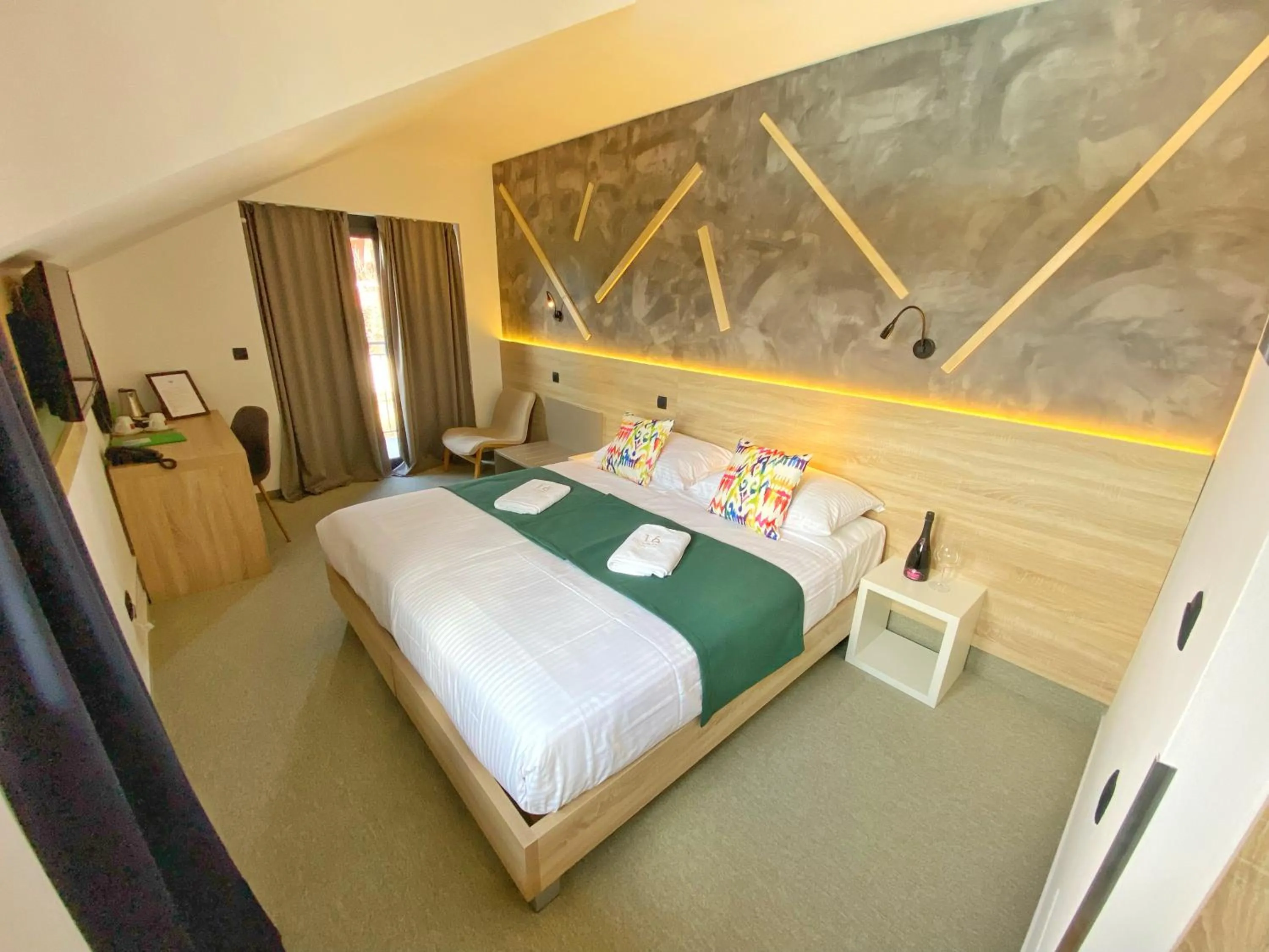 Bedroom, Bed in 16 Lakes Hotel