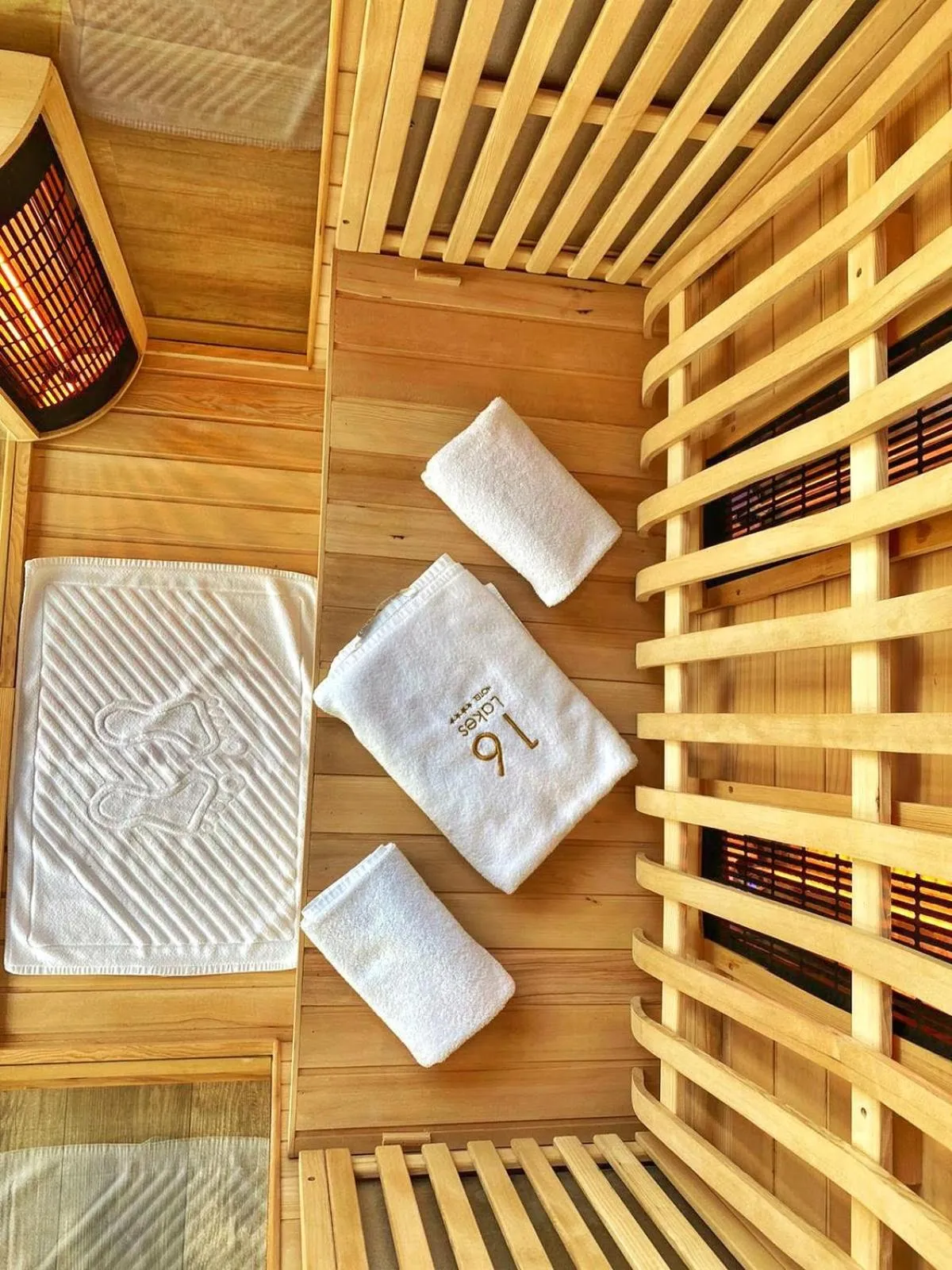 Sauna in 16 Lakes Hotel