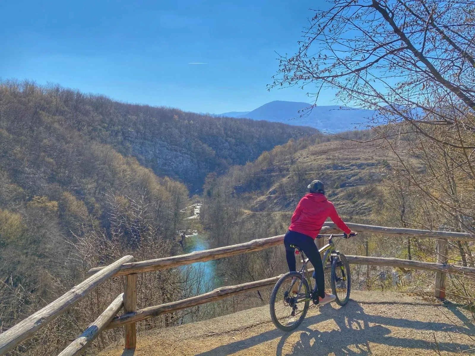 People in 16 Lakes Hotel