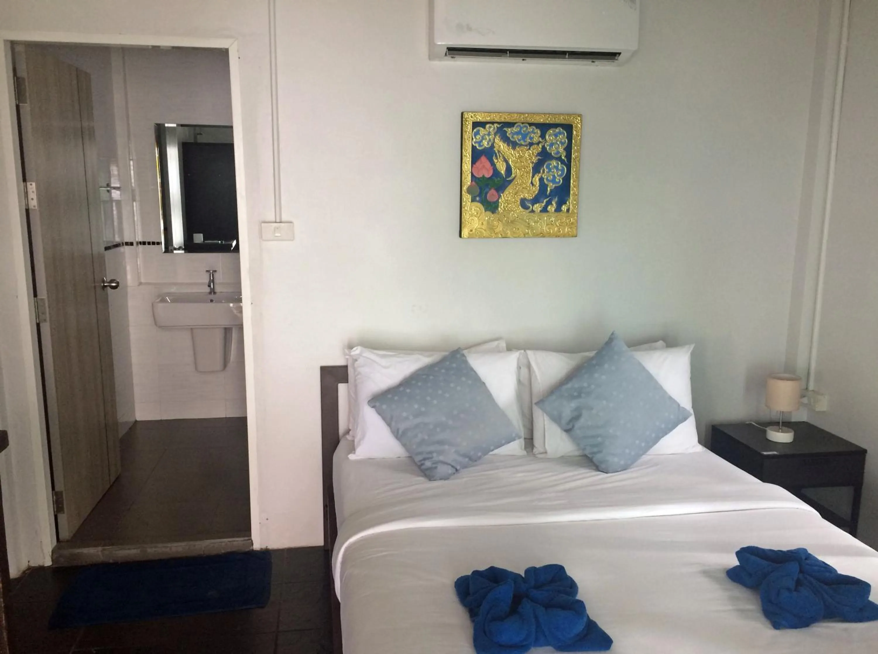 Bed in Sunrise Villas Seaview