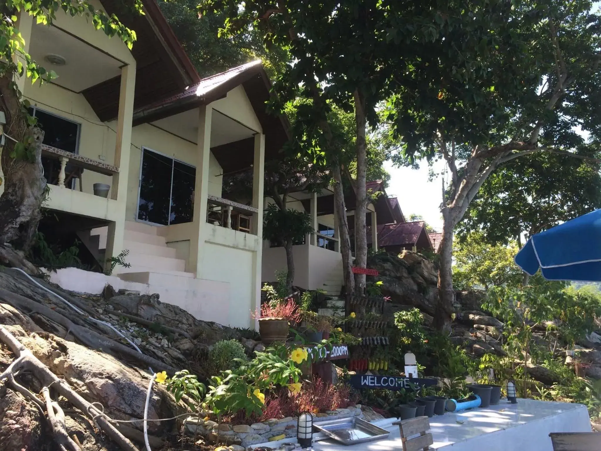 Property building in Sunrise Villas Seaview Property building in Sunrise Villas Seaview