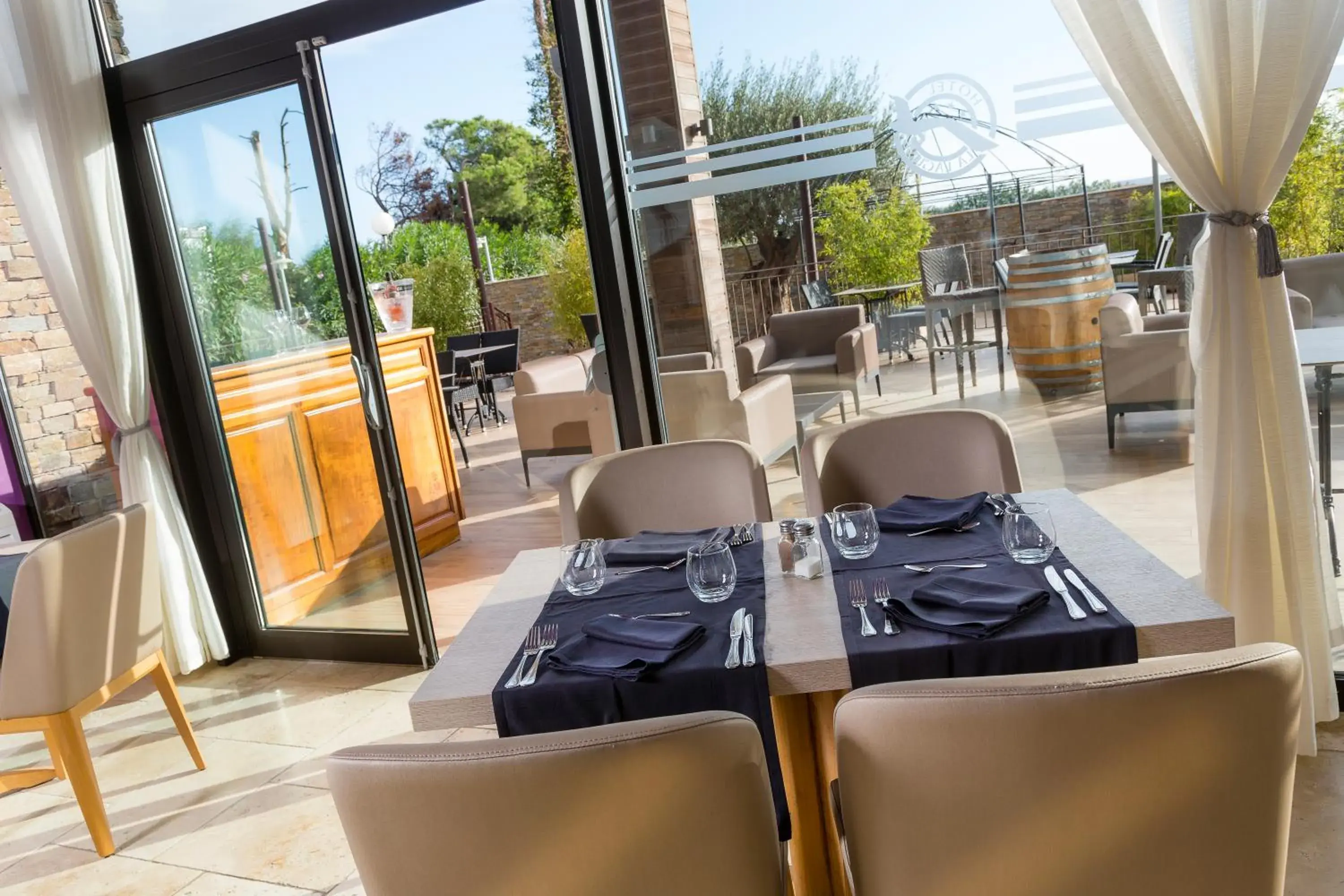 Restaurant/places to eat in Hôtel La Lagune Restaurant/places to eat in Hôtel La Lagune