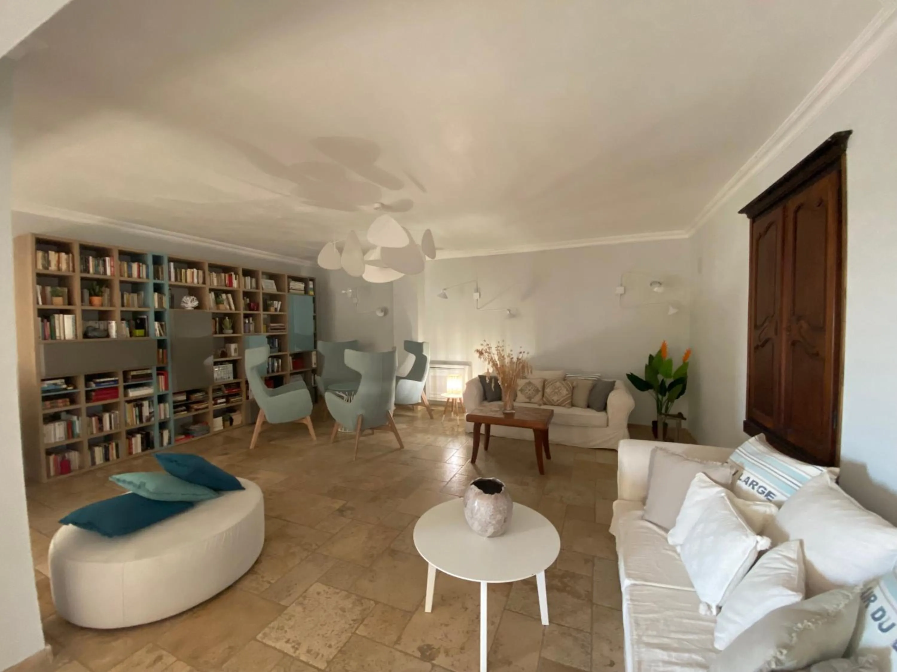 Library in Hôtel La Lagune