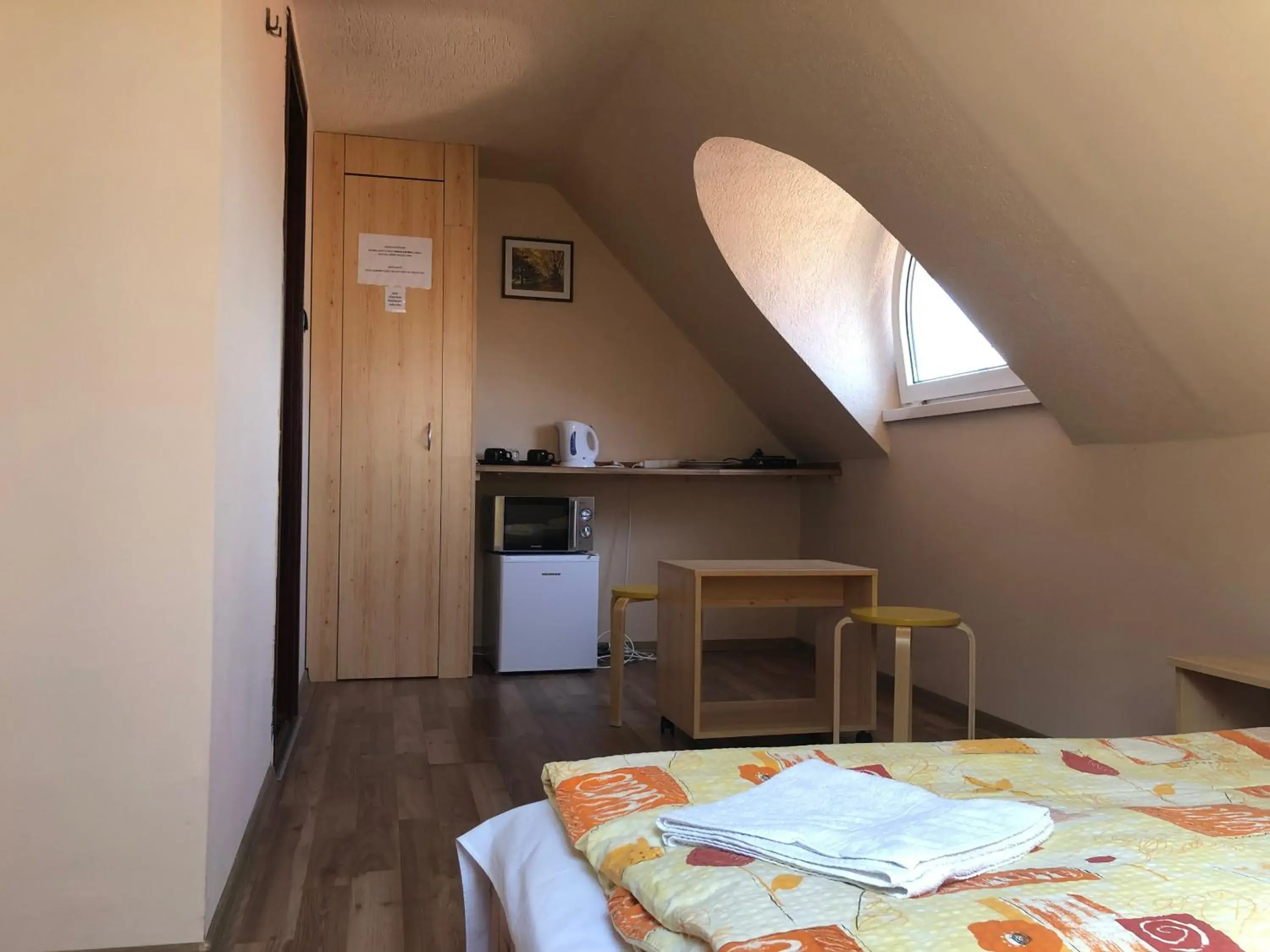 Double Room with Extra Bed in Óvár 12 Vendégház Double Room with Extra Bed in Óvár 12 Vendégház