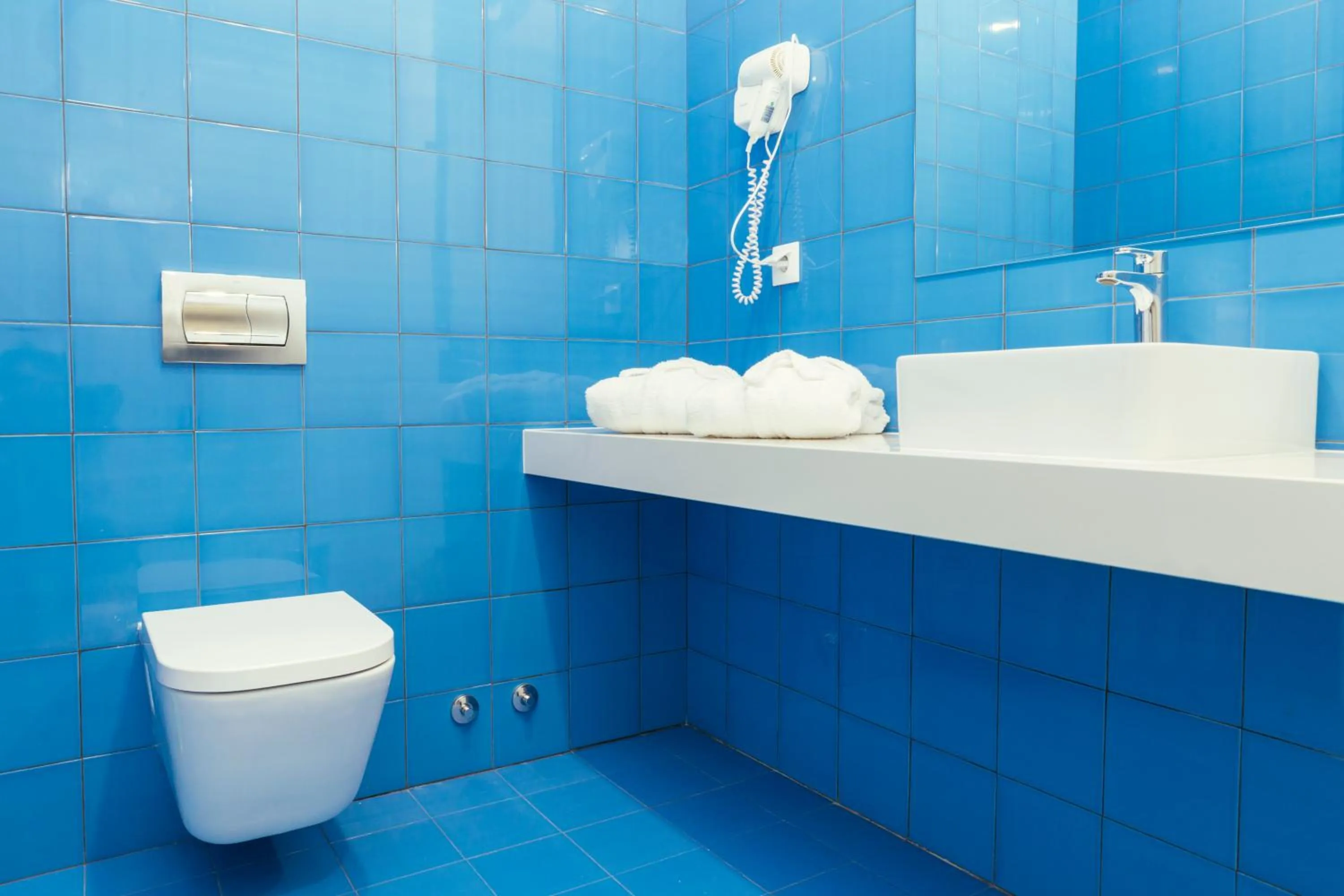 Toilet in RIDE Surf Resort & Spa Peniche