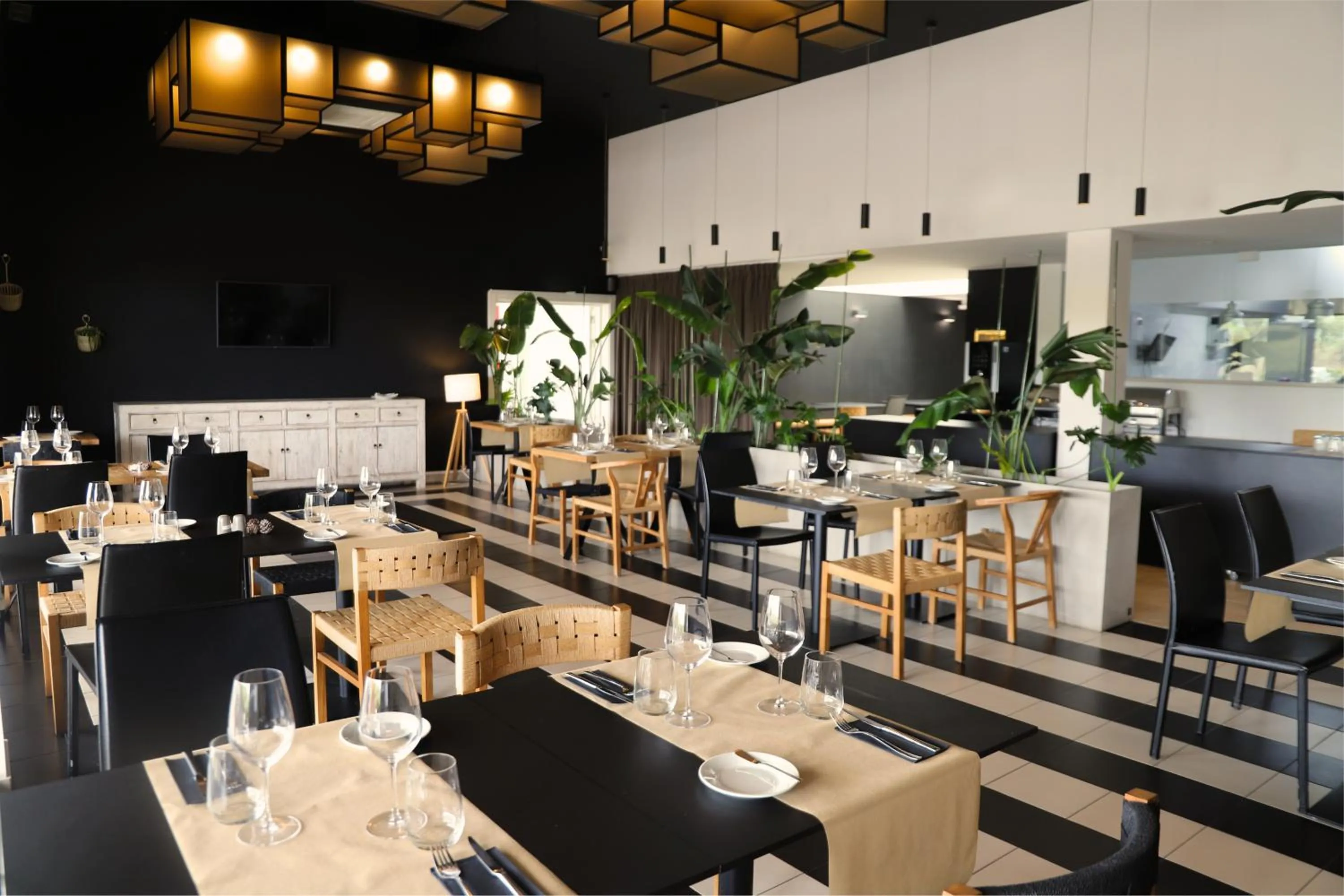 Restaurant/places to eat in RIDE Surf Resort & Spa Peniche