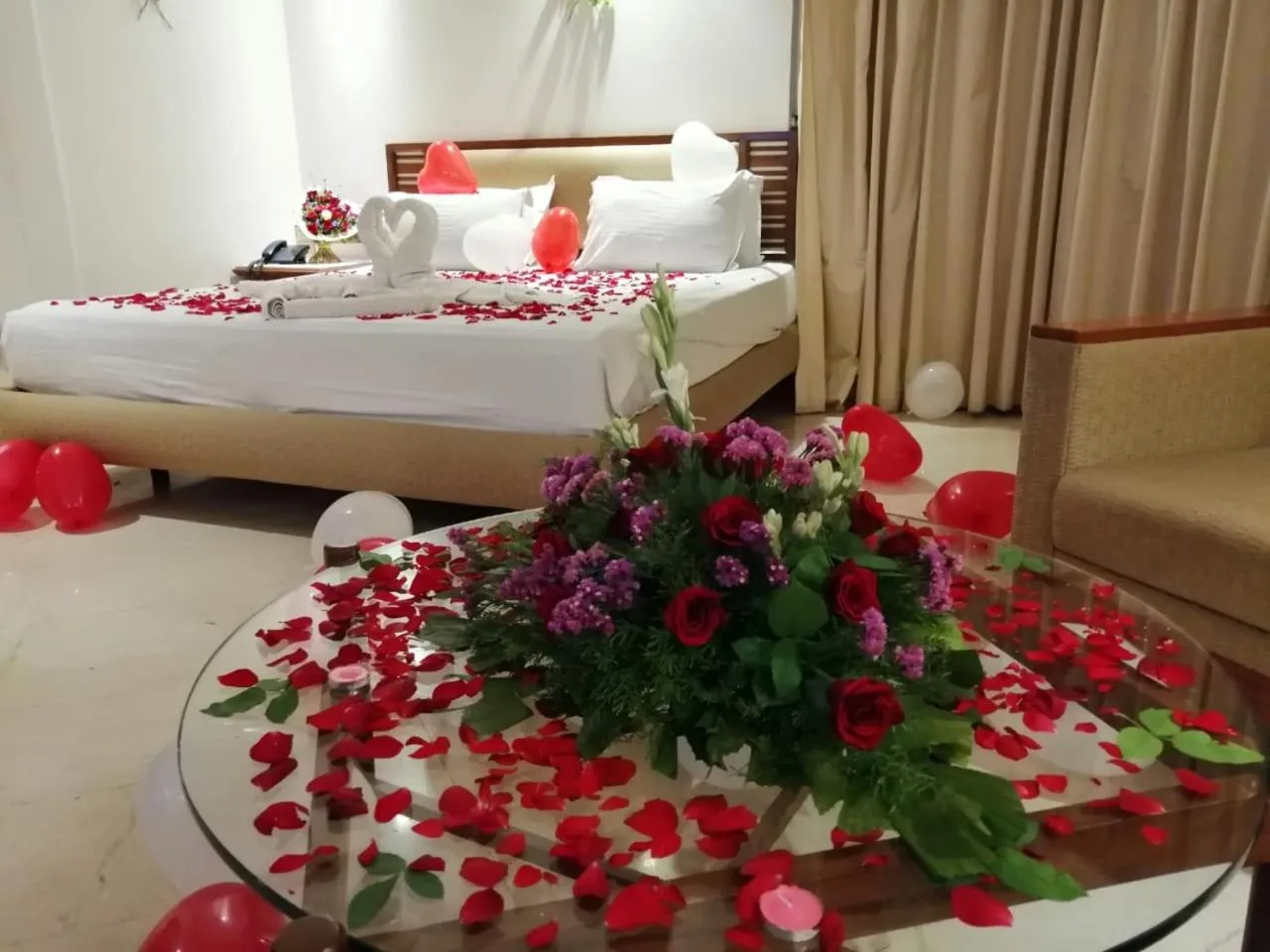 Bed in Hotel Maharaja Regency