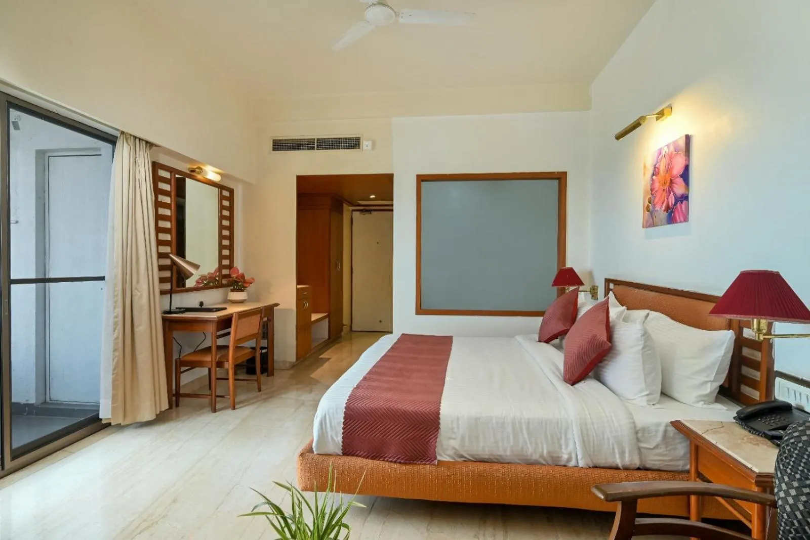 Bed in Hotel Maharaja Regency