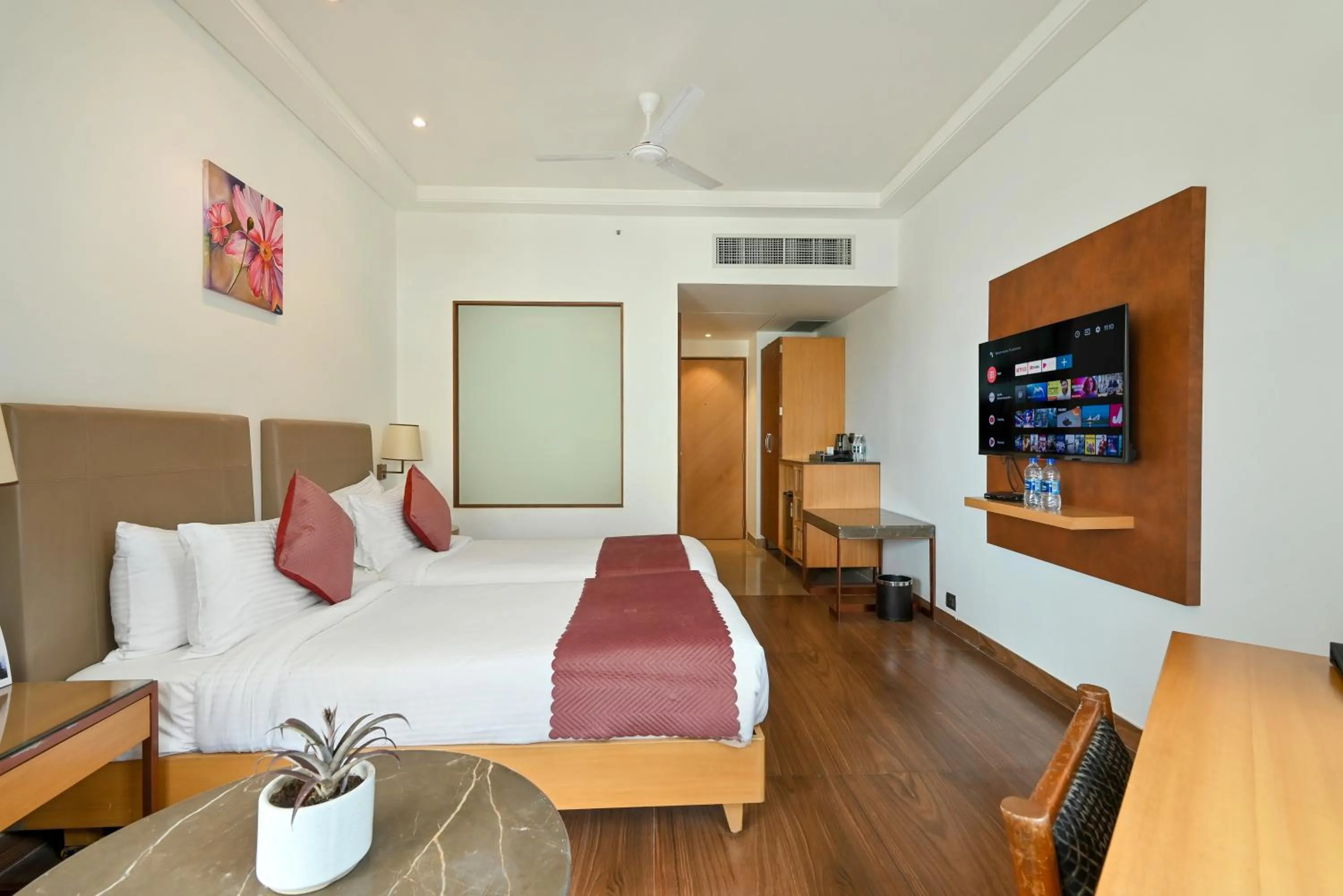 Bed in Hotel Maharaja Regency