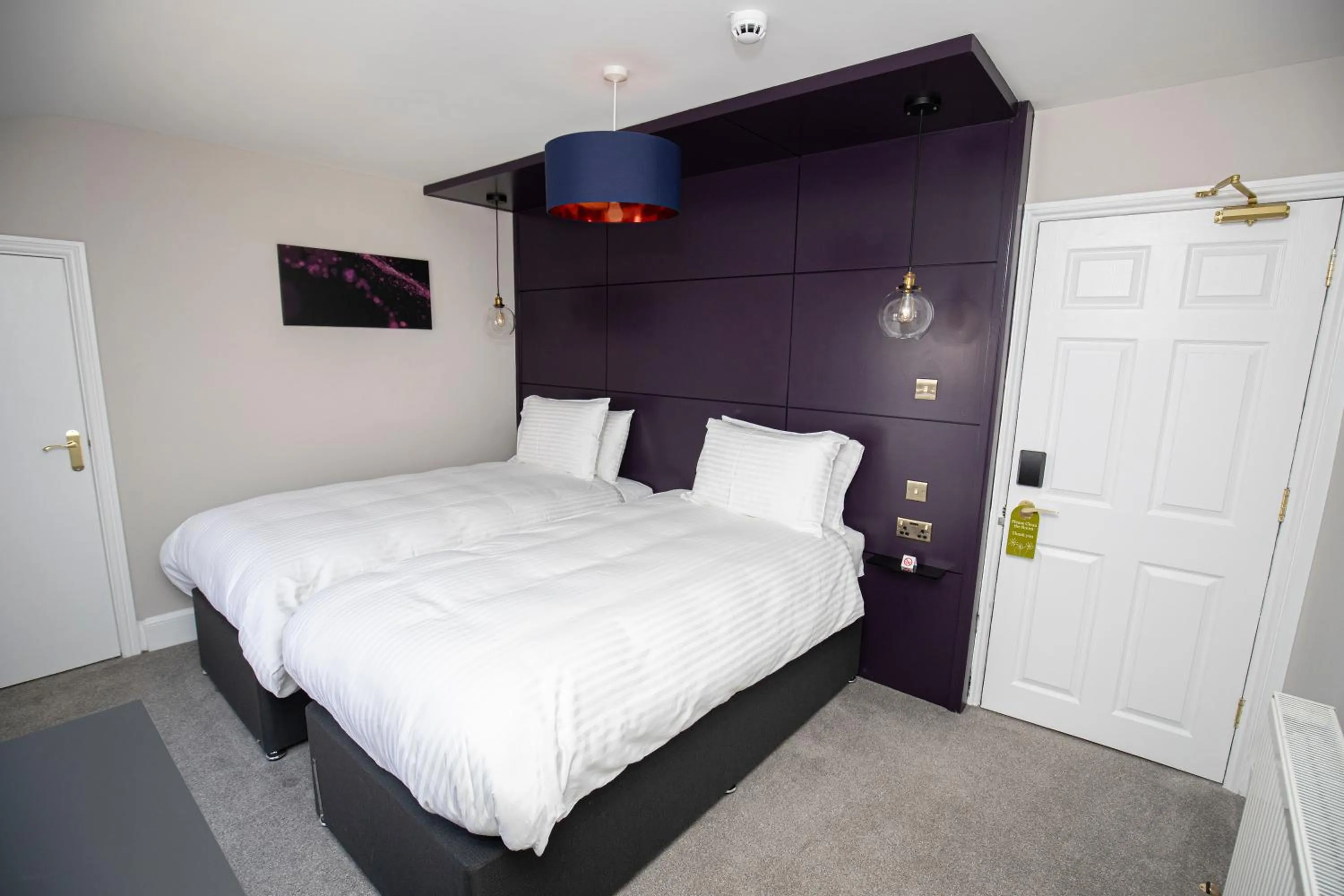 Photo of the whole room, Bed in Lynwood House