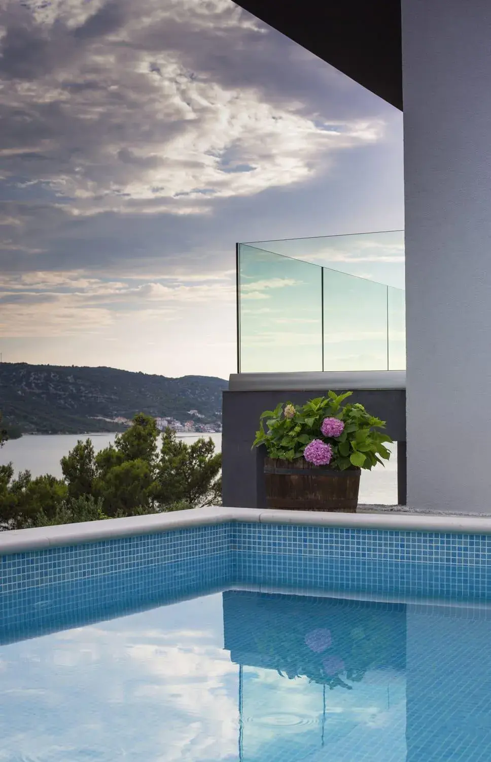 Villa Regina with heated pool and sea view Villa Regina with heated pool and sea view