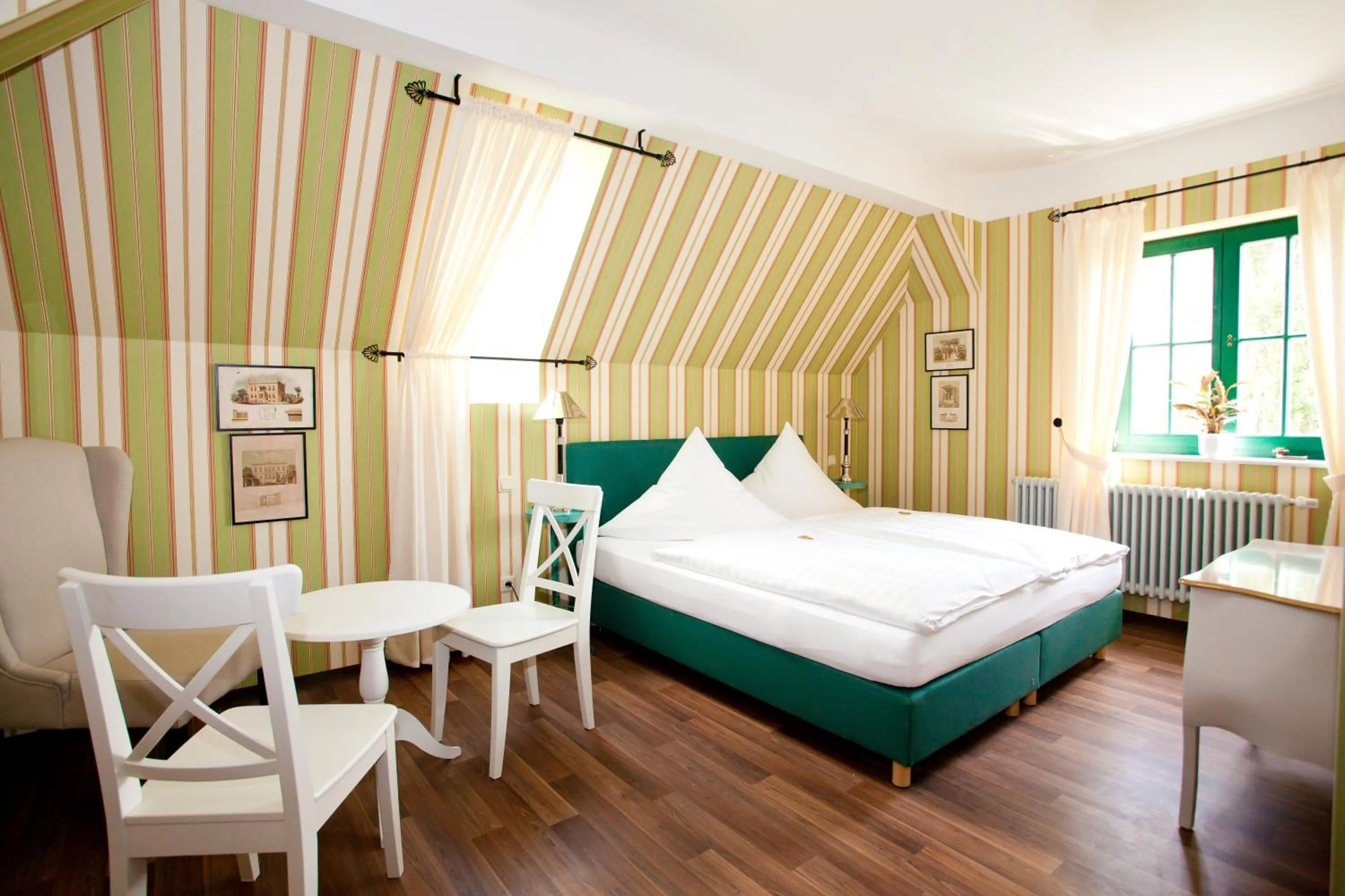 Photo of the whole room, Bed in Gastwirtschaft & Hotel Hallescher Anger