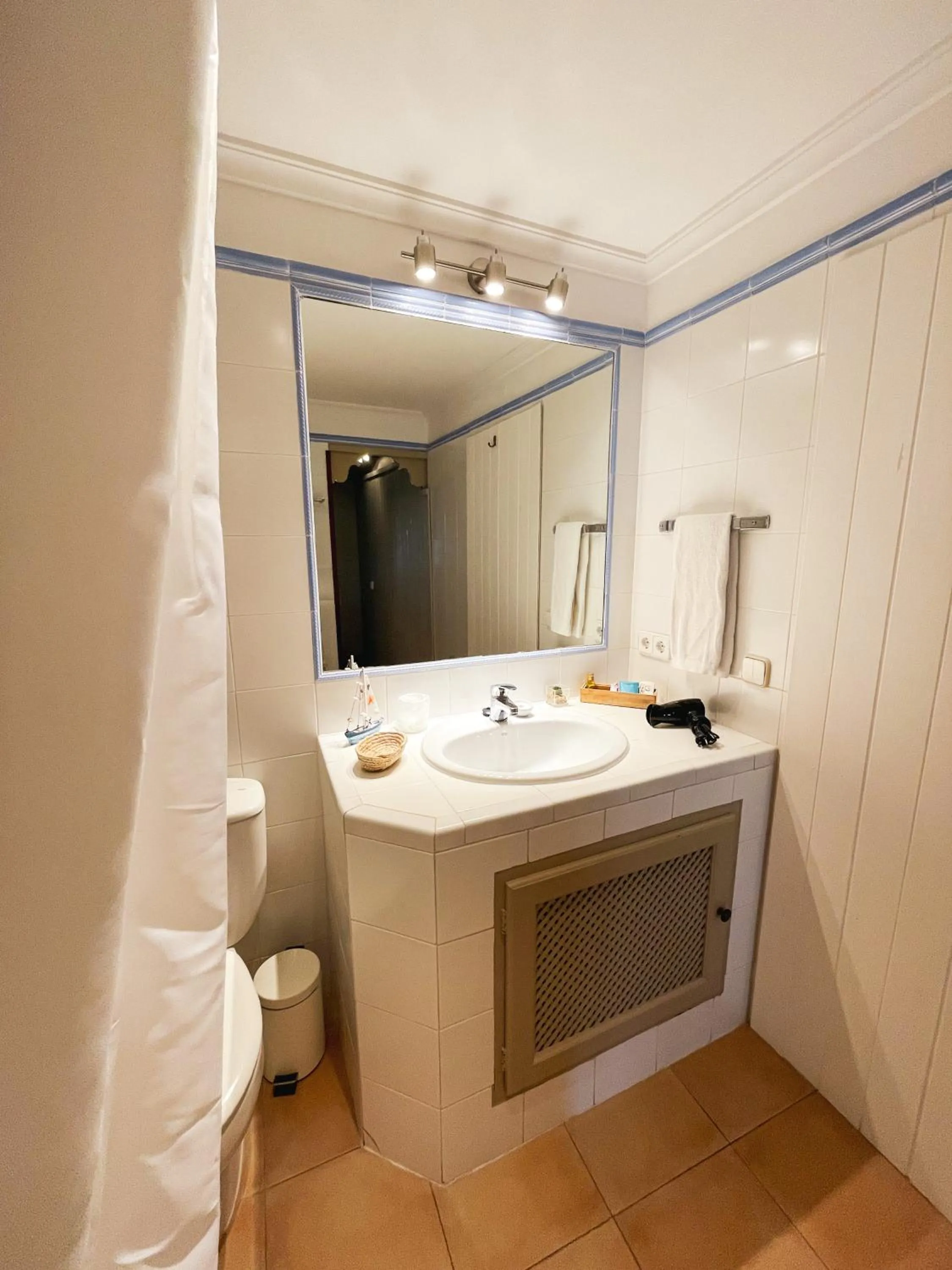 Bathroom in El Nido de Alaro - Turismo de Interior